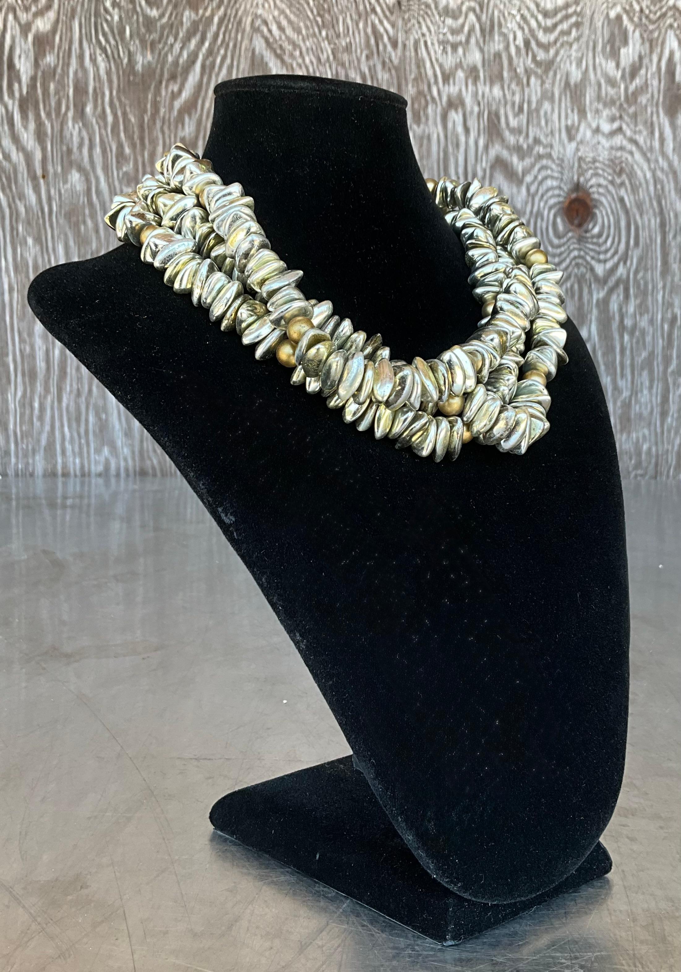 Collana di perline vintage a più fili in tonalità oro e argento in vendita 1