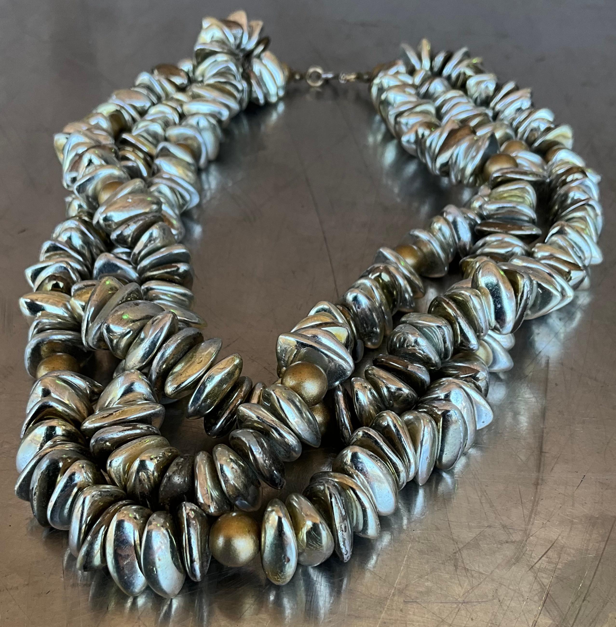 Collana di perline vintage a più fili in tonalità oro e argento in vendita 5