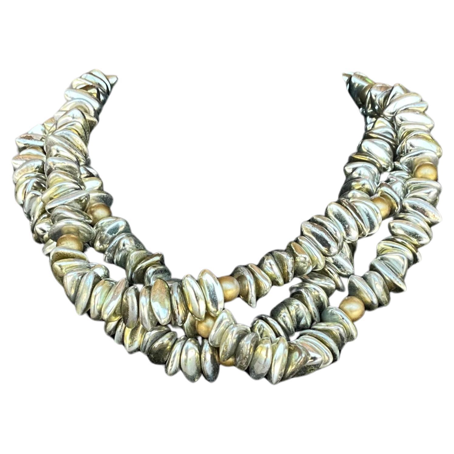 Collana di perline vintage a più fili in tonalità oro e argento in vendita