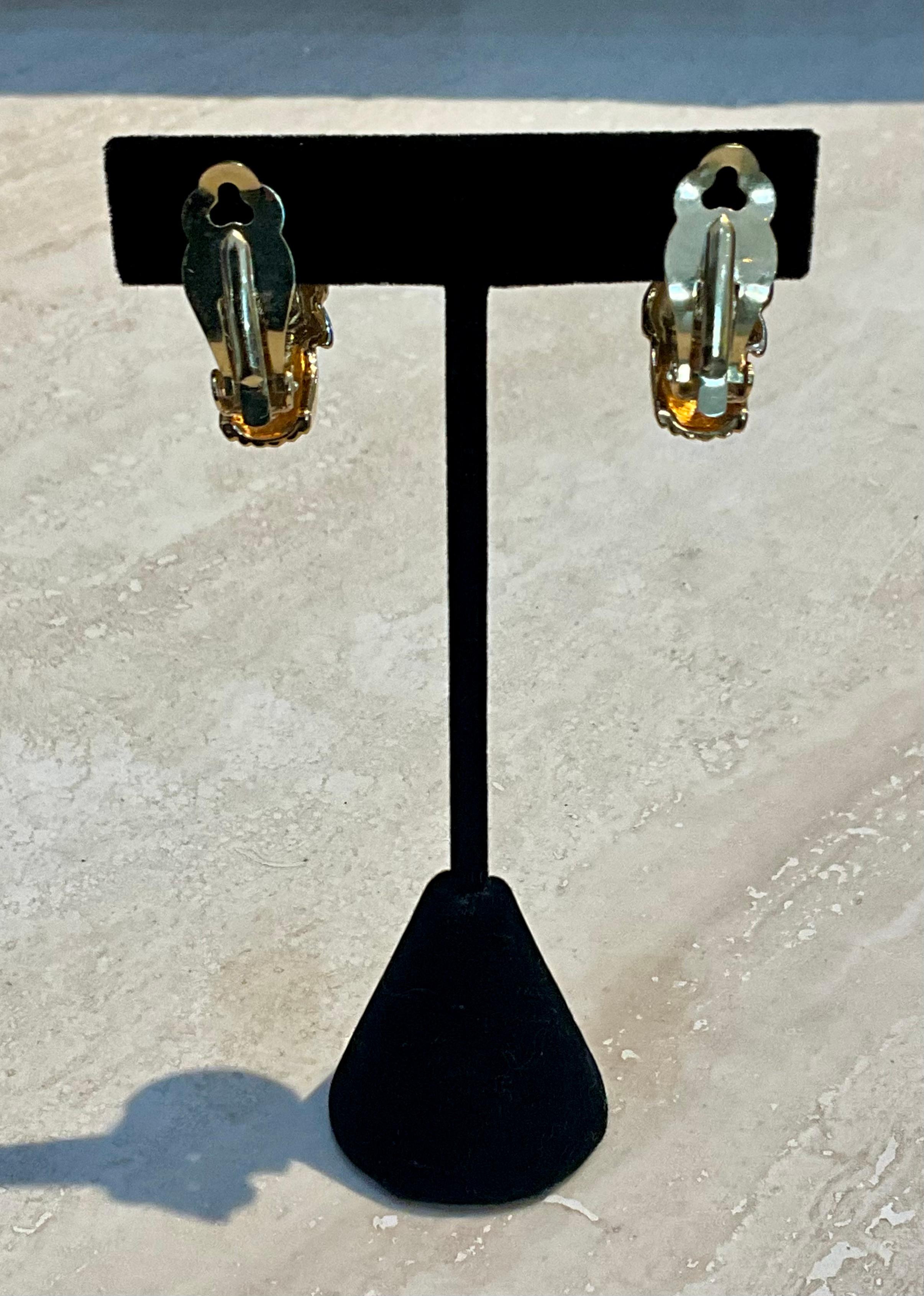Women's or Men's Vintage Gold & Silver Toned Clip on Earrings For Sale