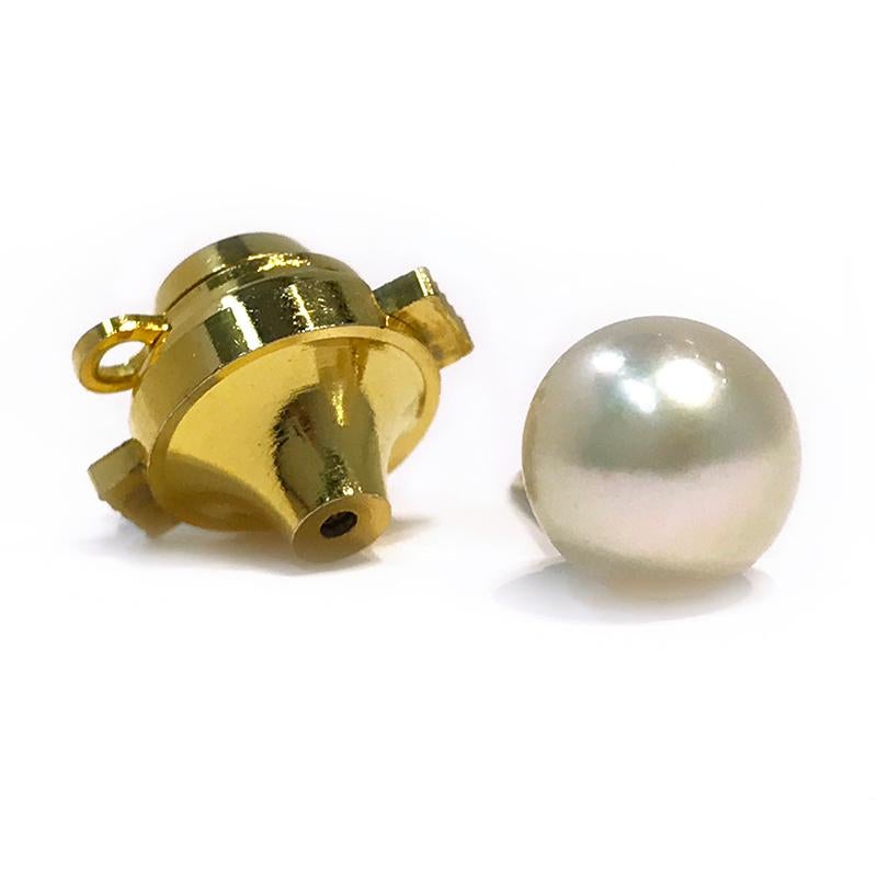 Vintage 18k Yellow Gold Single Pearl Tie Tack and Clutch. Pearl is 8.33mm. Total weight of tie tack is 1.0 gram.