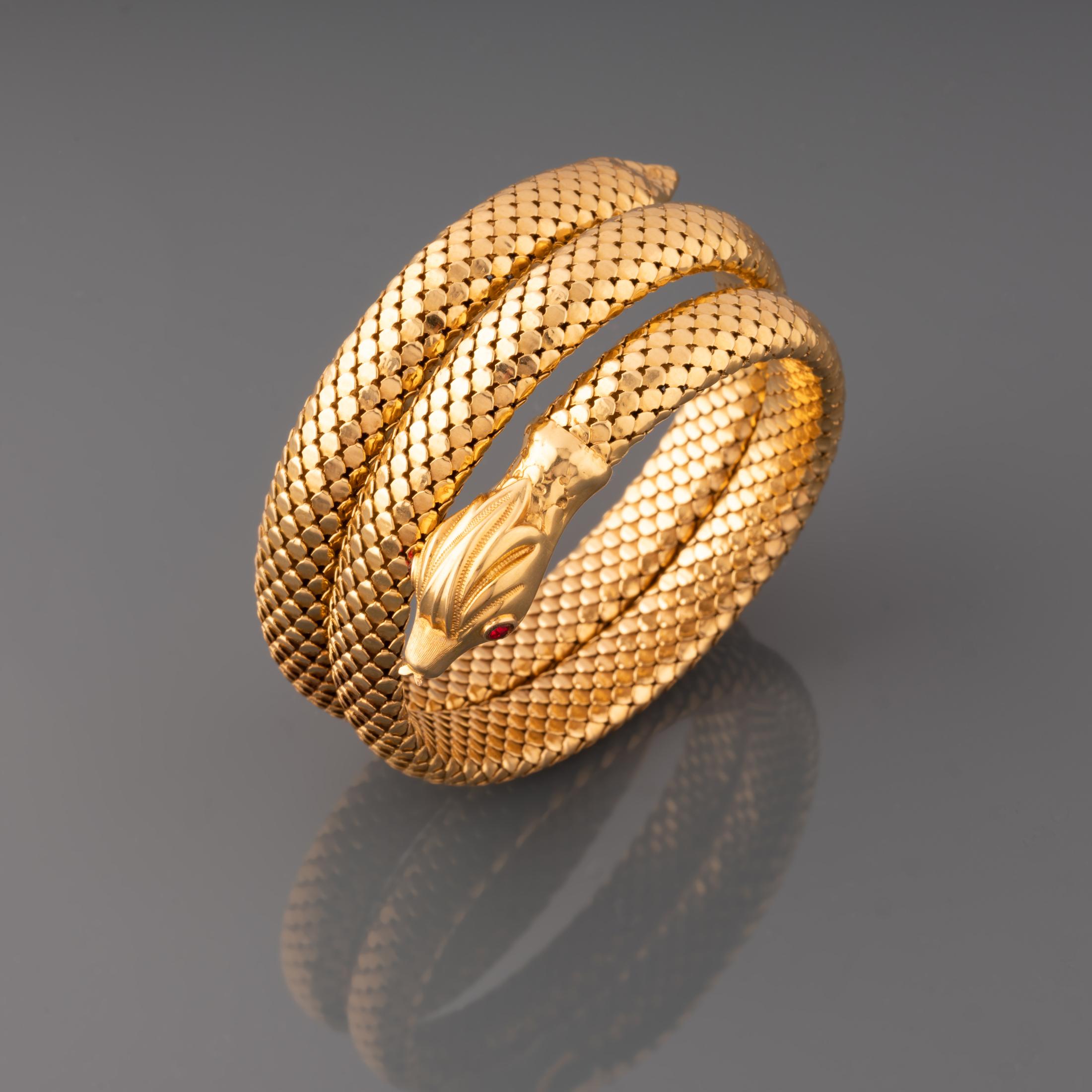 Ein sehr schönes Vintage-Armband, europäisch hergestellt um 1950.

Sie ist aus 18-karätigem Gelbgold gefertigt und wiegt 80 Gramm.

Es ist flexibel und passt sich an alle Größen an.