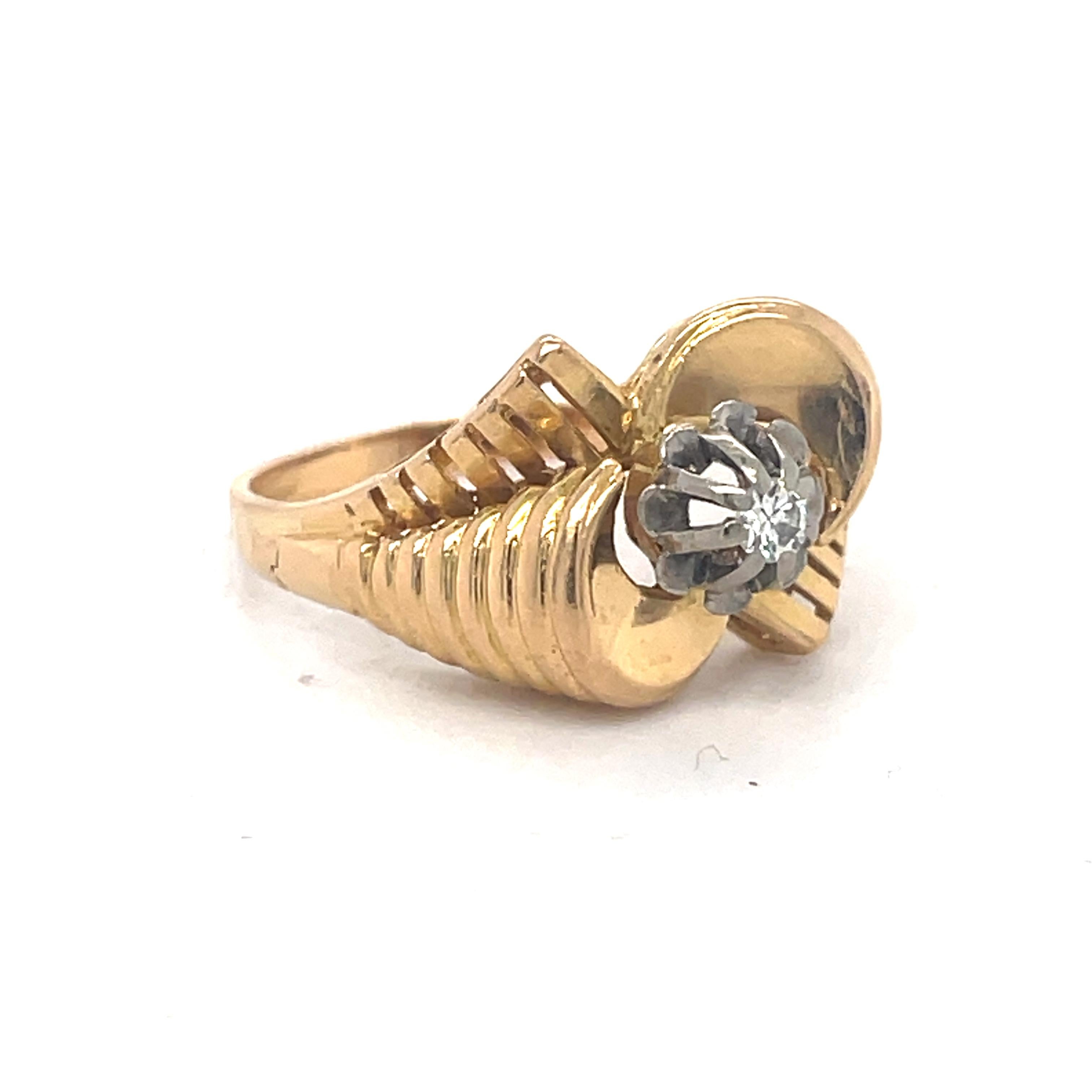 Vintage Gold Spairel Ring, 0.06CT Diamond, 18k Yellow Gold ring, tourbillon Ring For Sale 2