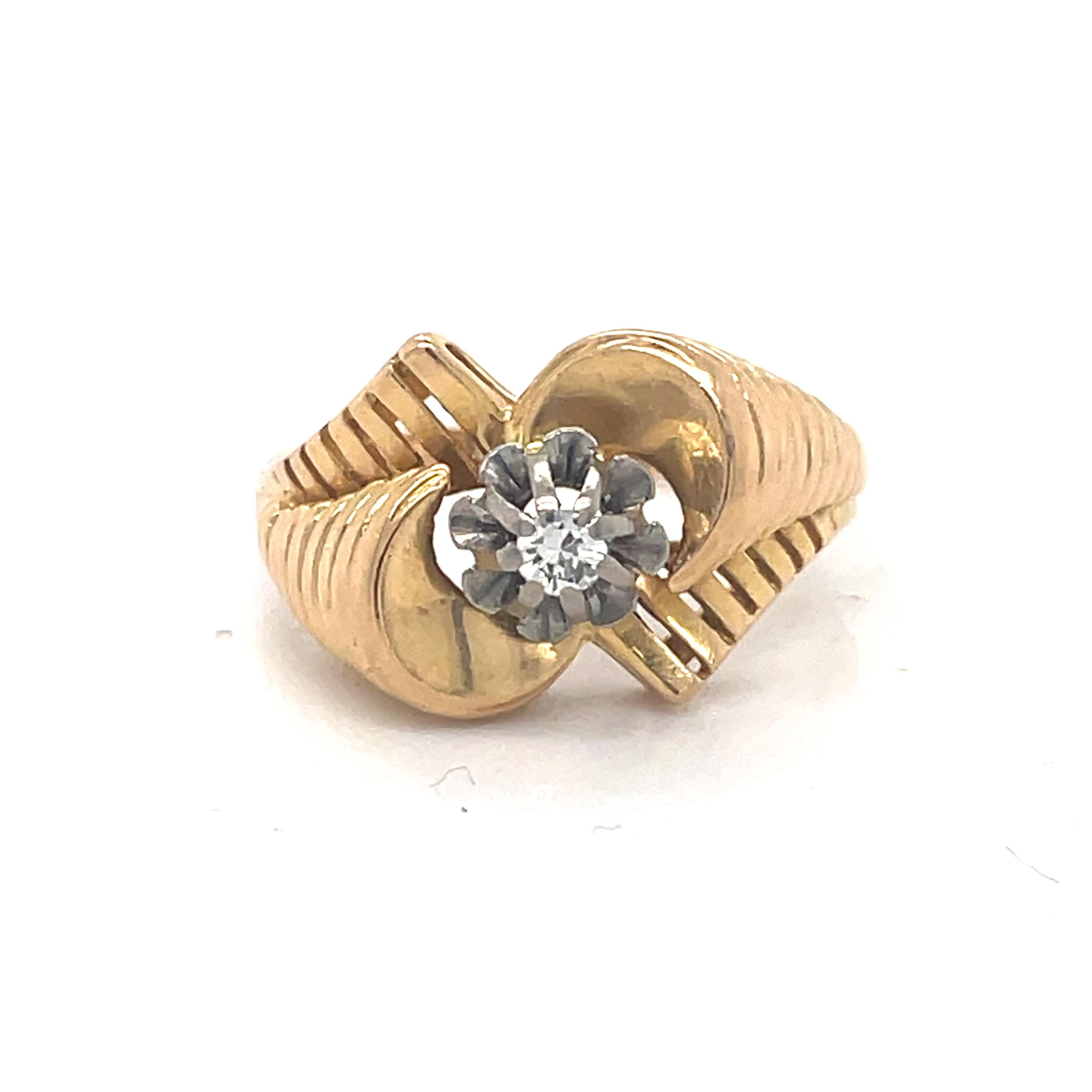 Vintage Gold Spairel Ring, 0.06CT Diamond, 18k Yellow Gold ring, tourbillon Ring For Sale 3