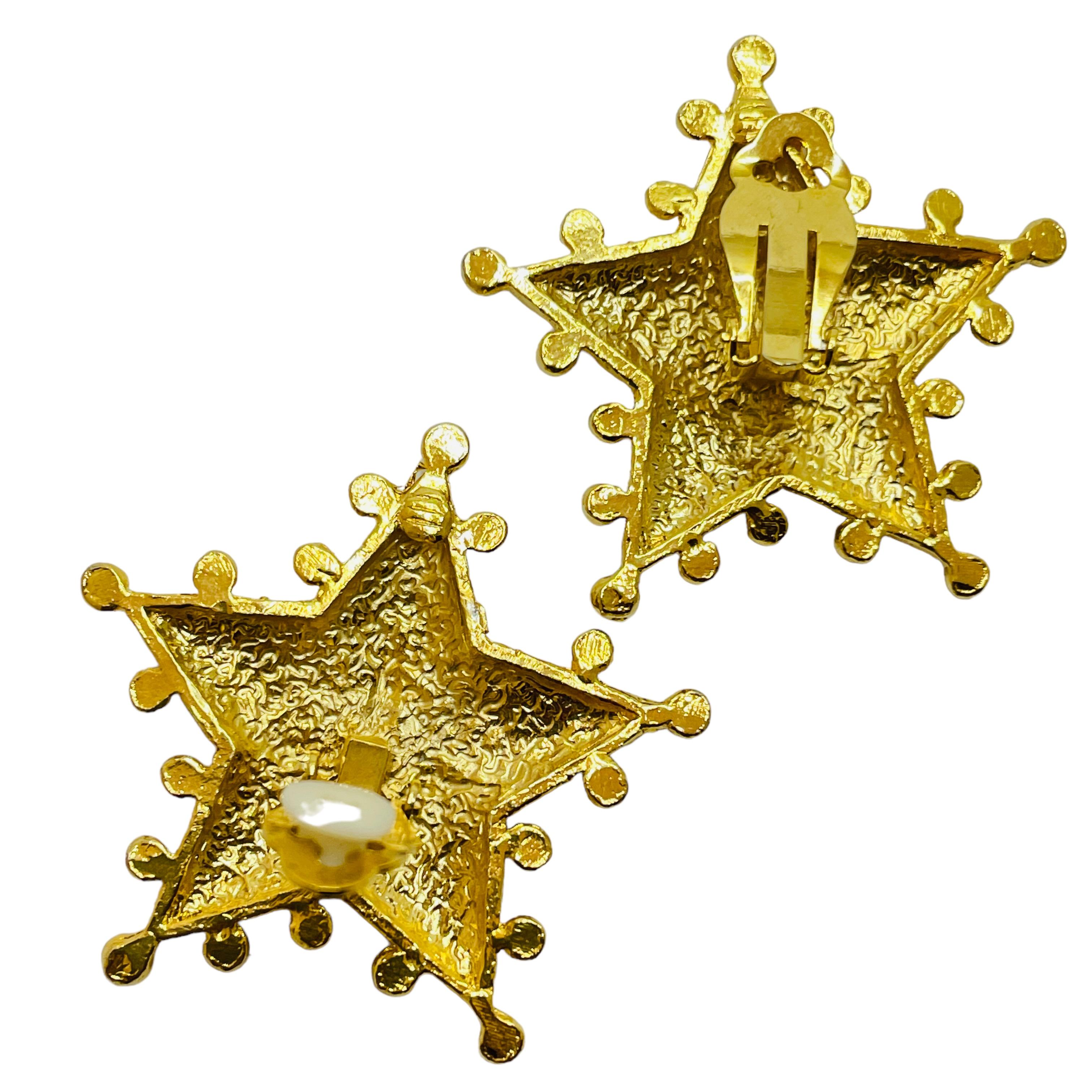 Vintage gold star nautical clip on designer earrings In Excellent Condition For Sale In Palos Hills, IL
