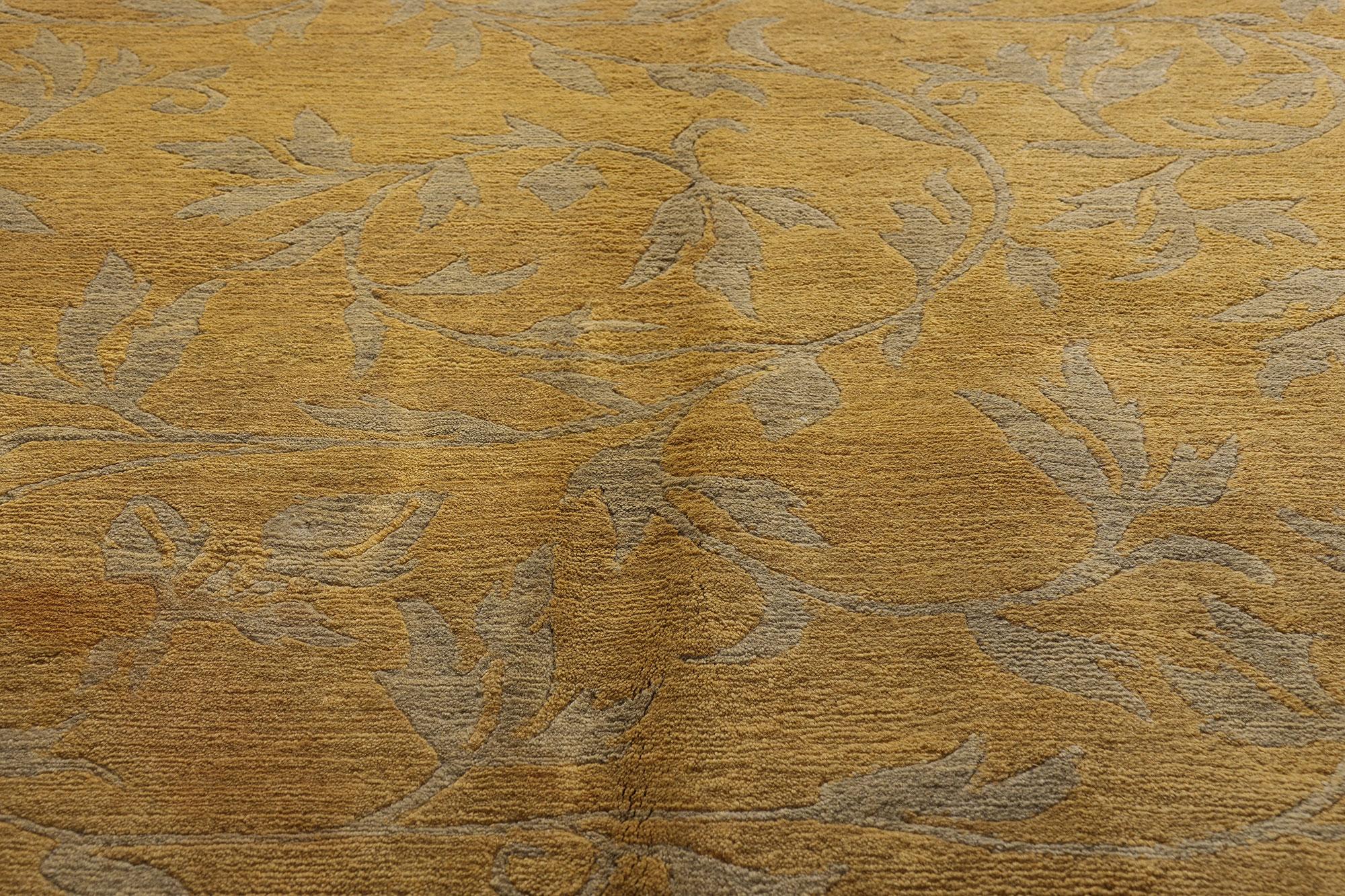 Tibetischer Teppich in Gold mit modernem, traditionellem Stil aus Gold (20. Jahrhundert) im Angebot