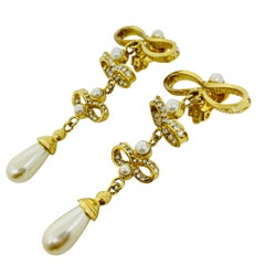 Vintage gold to e rhinestone pearl 80’s bow drop clip on earrings