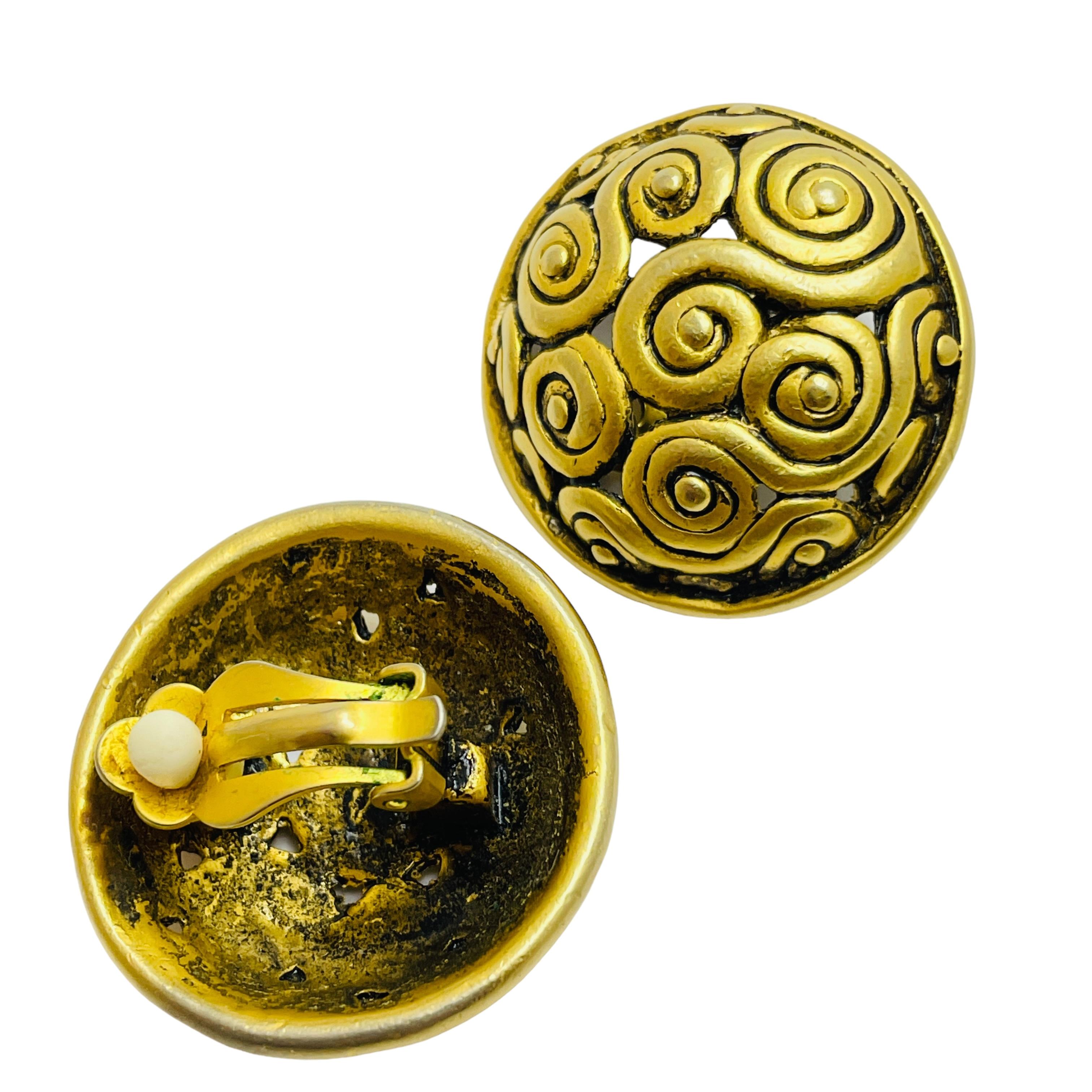 Vintage Gold Ton abstrakte Designer Clip auf Ohrringe im Zustand „Gut“ im Angebot in Palos Hills, IL