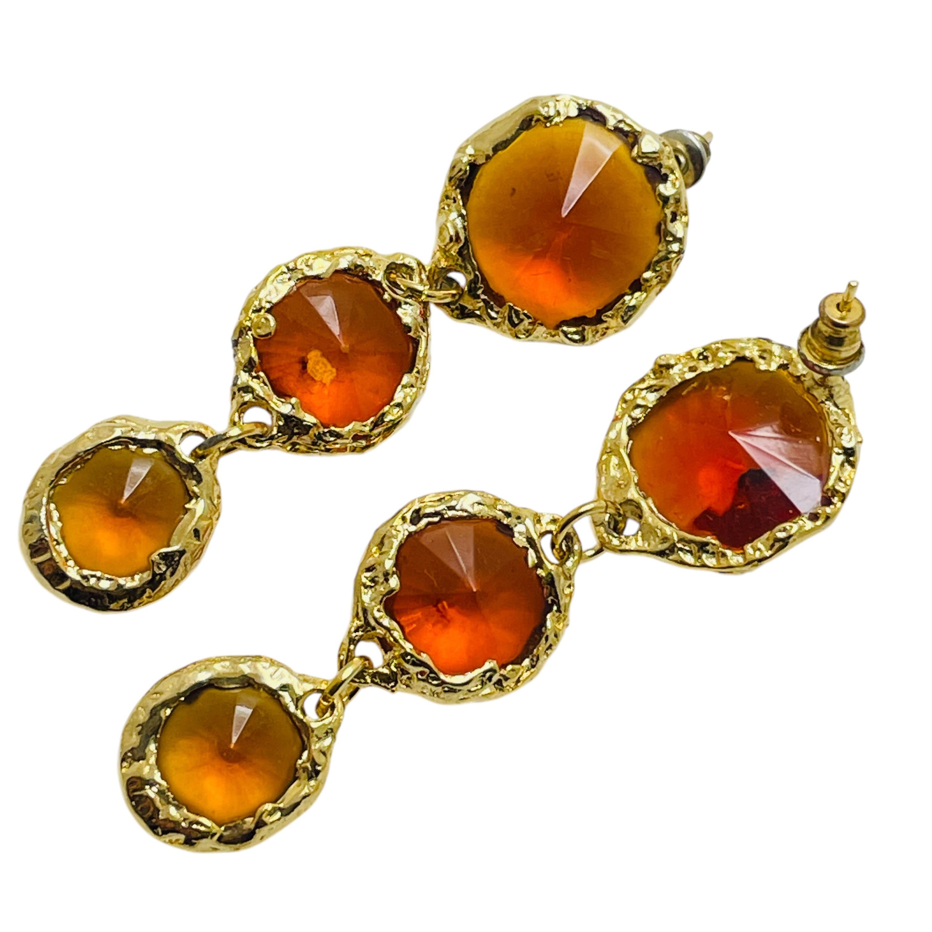 Vintage gold tone amber dangle glass designer dangle pierced earrings In Good Condition For Sale In Palos Hills, IL