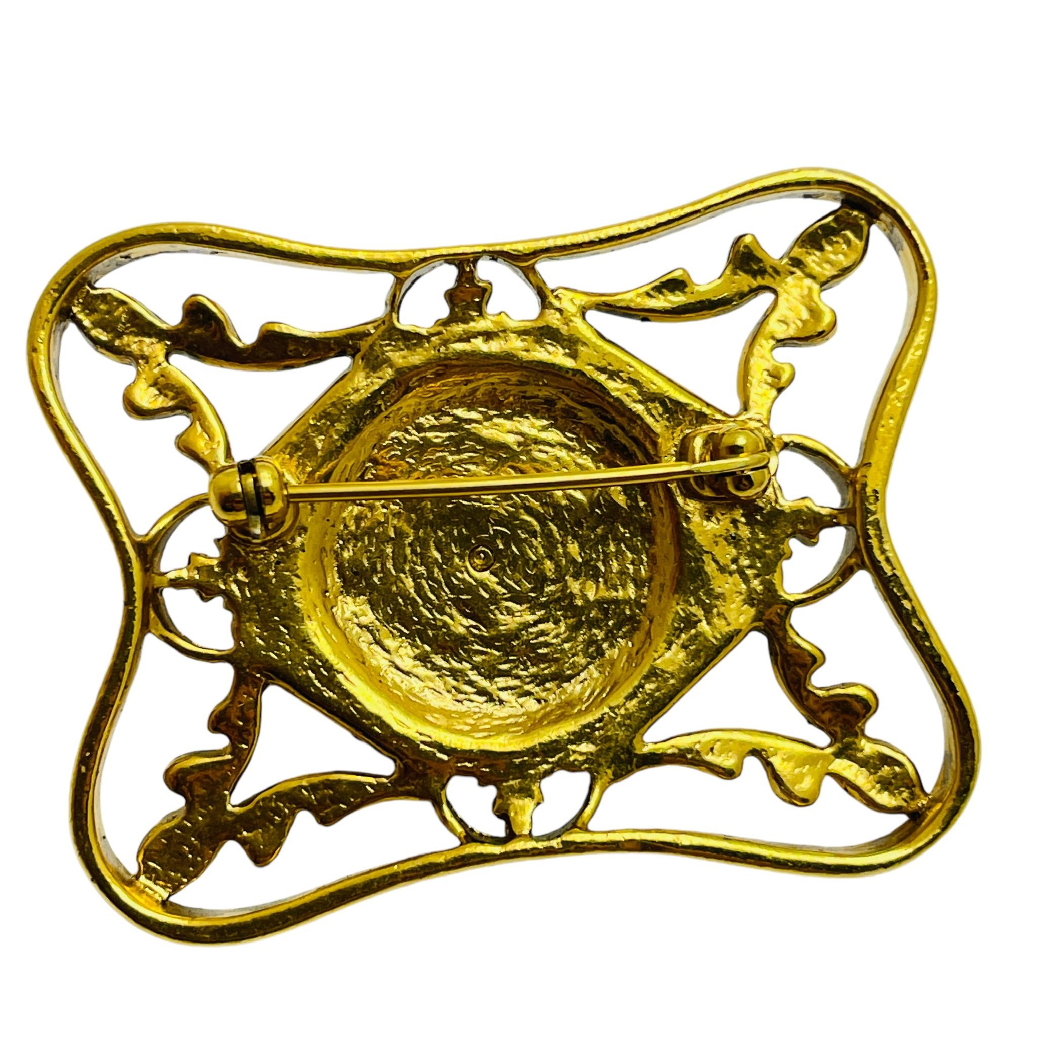 Vintage gold tone amber glass designer brooch In Good Condition For Sale In Palos Hills, IL