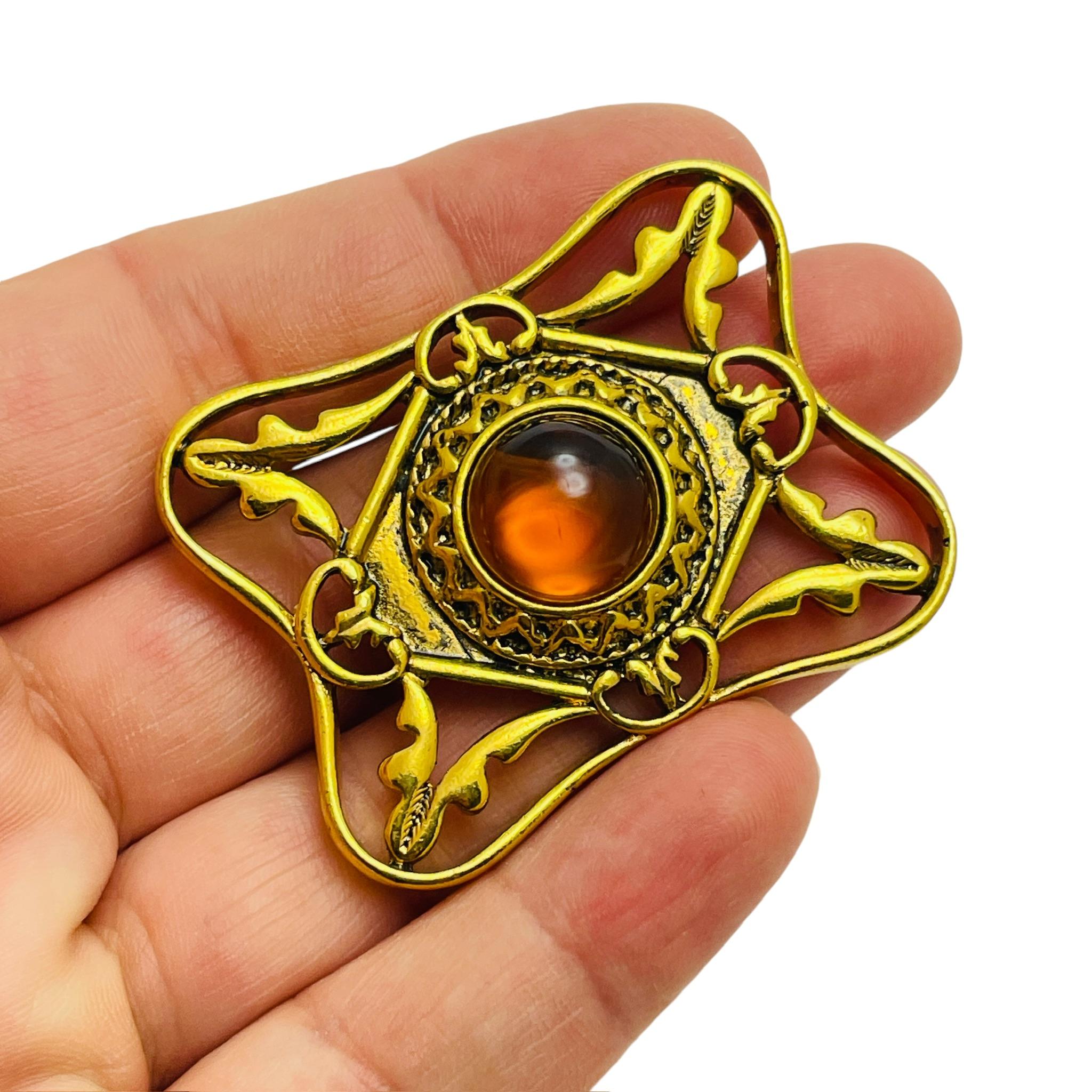 Women's Vintage gold tone amber glass designer brooch For Sale