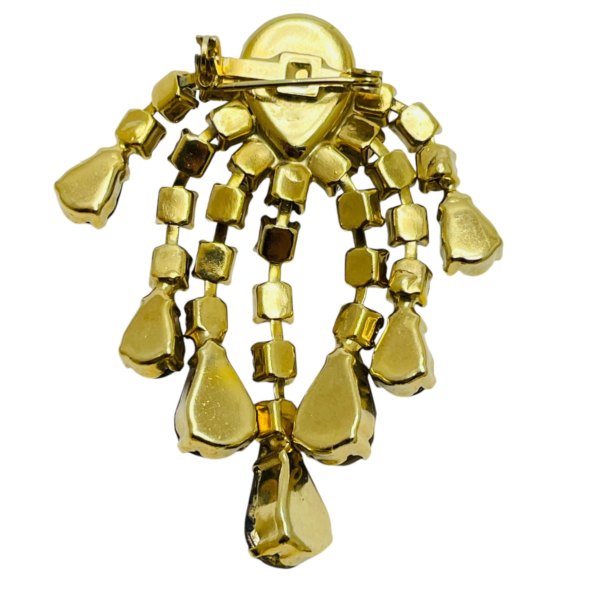 Vintage gold tone amber rhinestone dangle designer brooch In Good Condition For Sale In Palos Hills, IL