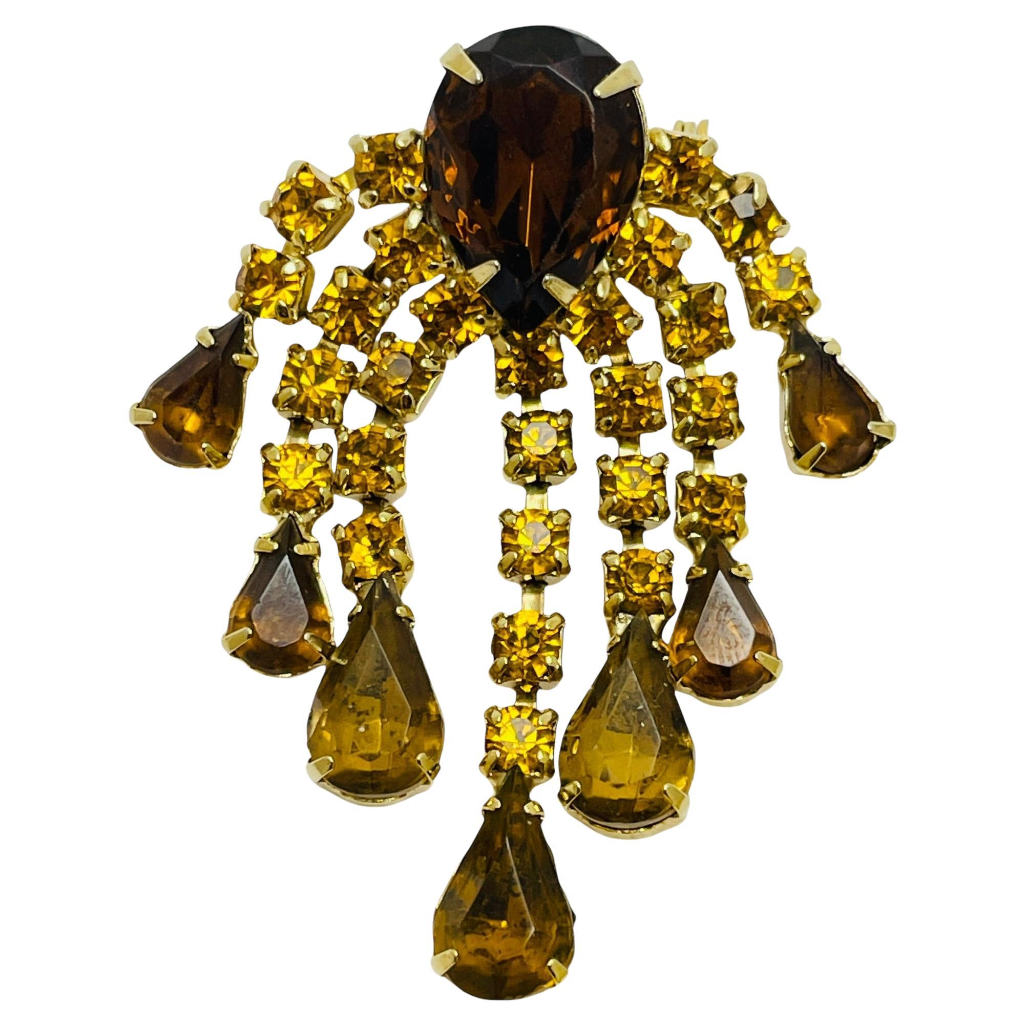 Vintage gold tone amber rhinestone dangle designer brooch For Sale