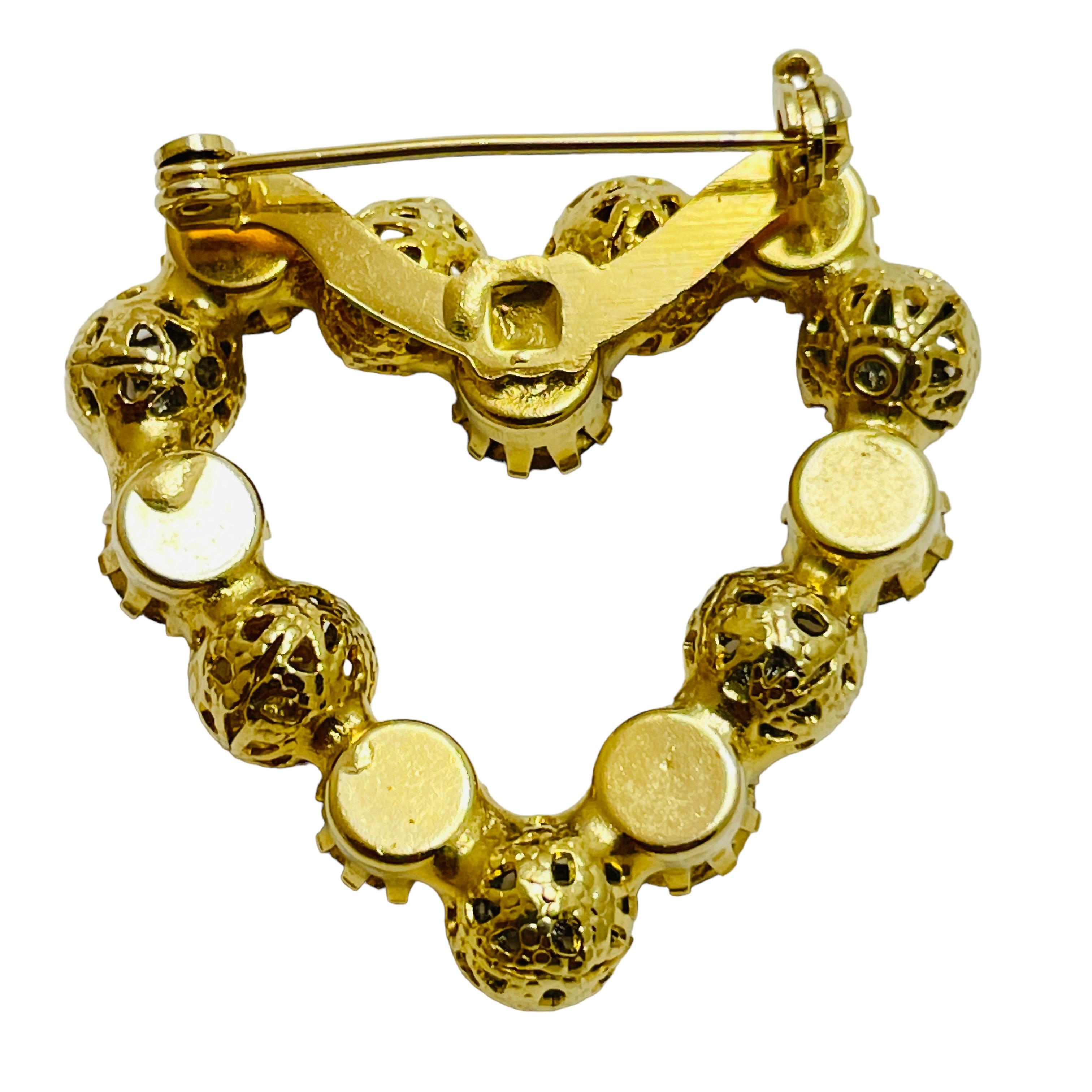 Vintage gold tone amber rhinestone heart designer brooch In Good Condition For Sale In Palos Hills, IL