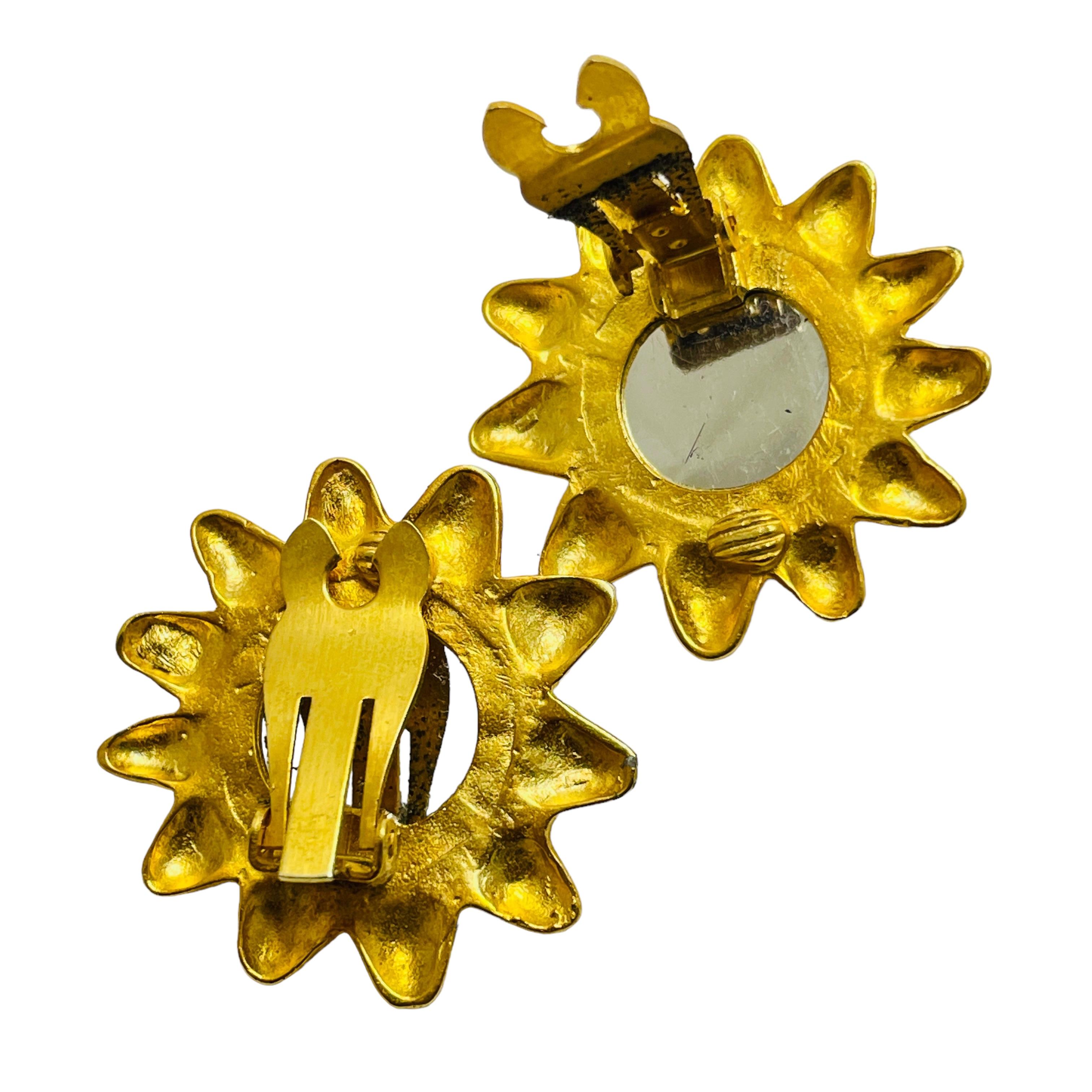 Vintage gold tone amethyst glass designer clip on earrings In Good Condition For Sale In Palos Hills, IL