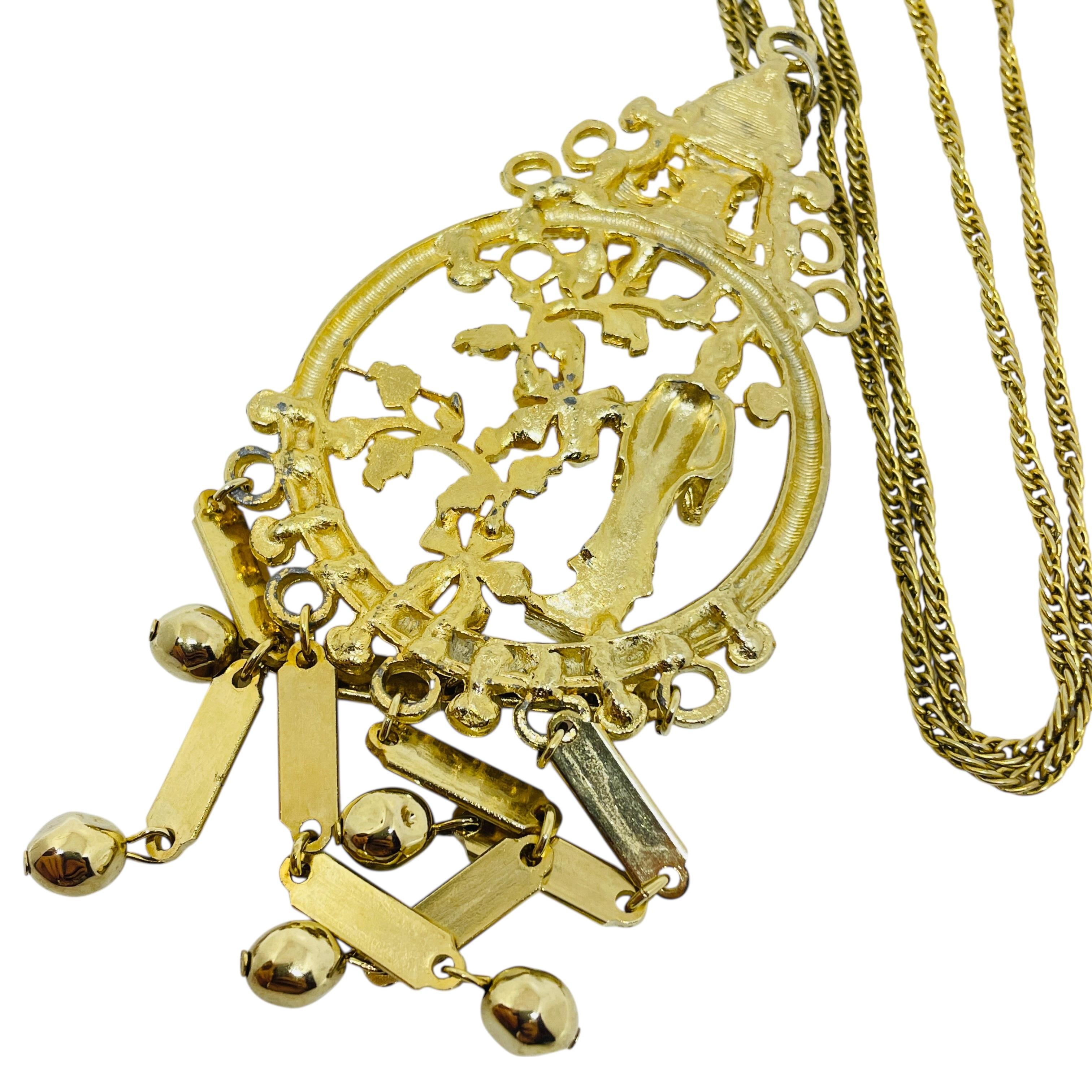 Collana vintage con ciondolo a catena di design geisha pagoda asiatica in tonalità oro In condizioni buone in vendita a Palos Hills, IL