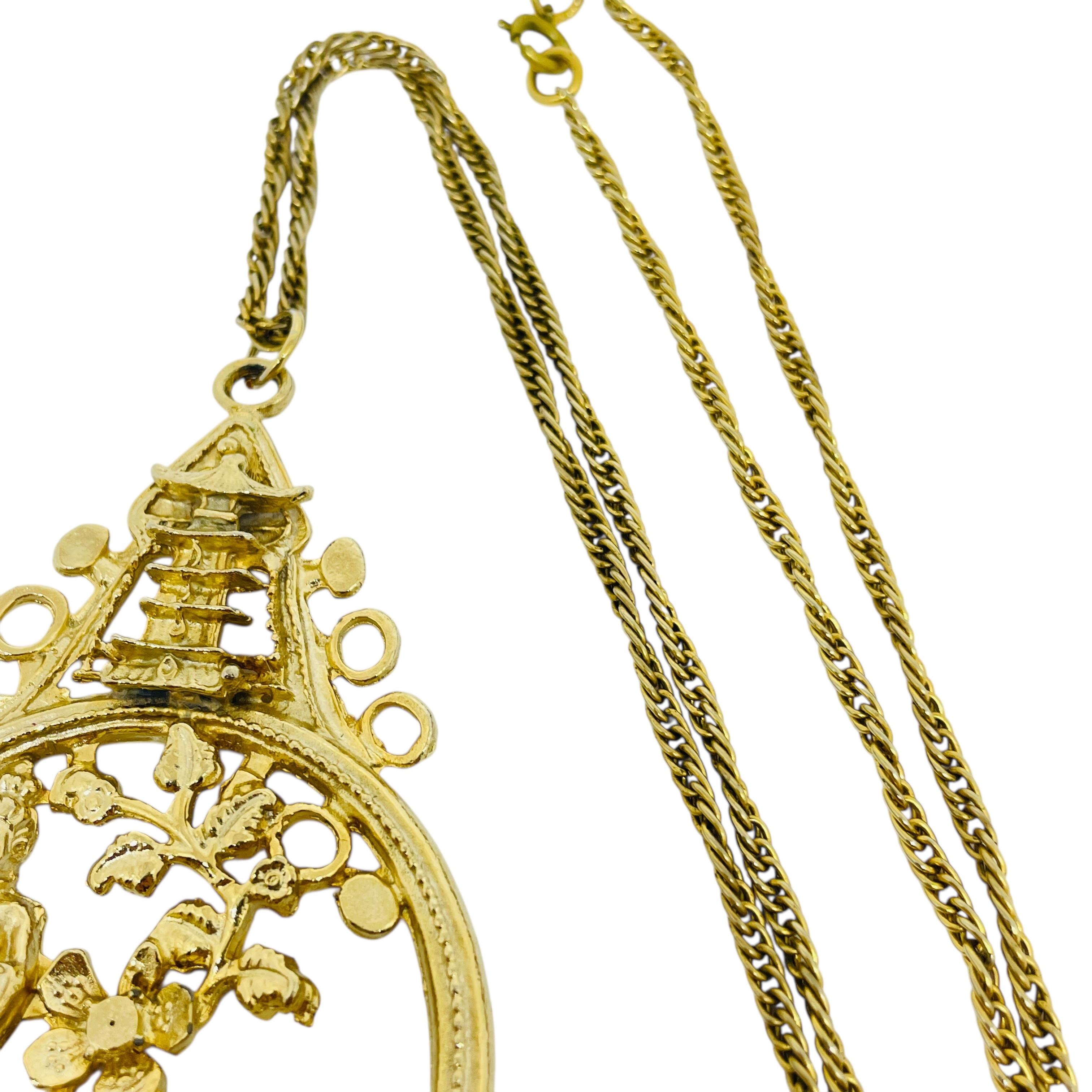 da uomo o donna Collana vintage con ciondolo a catena di design geisha pagoda asiatica in tonalità oro in vendita