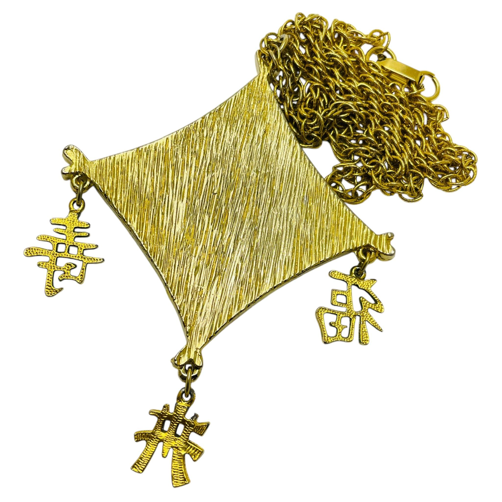 Vintage gold tone Asian green yellow enamel designer necklace In Good Condition For Sale In Palos Hills, IL
