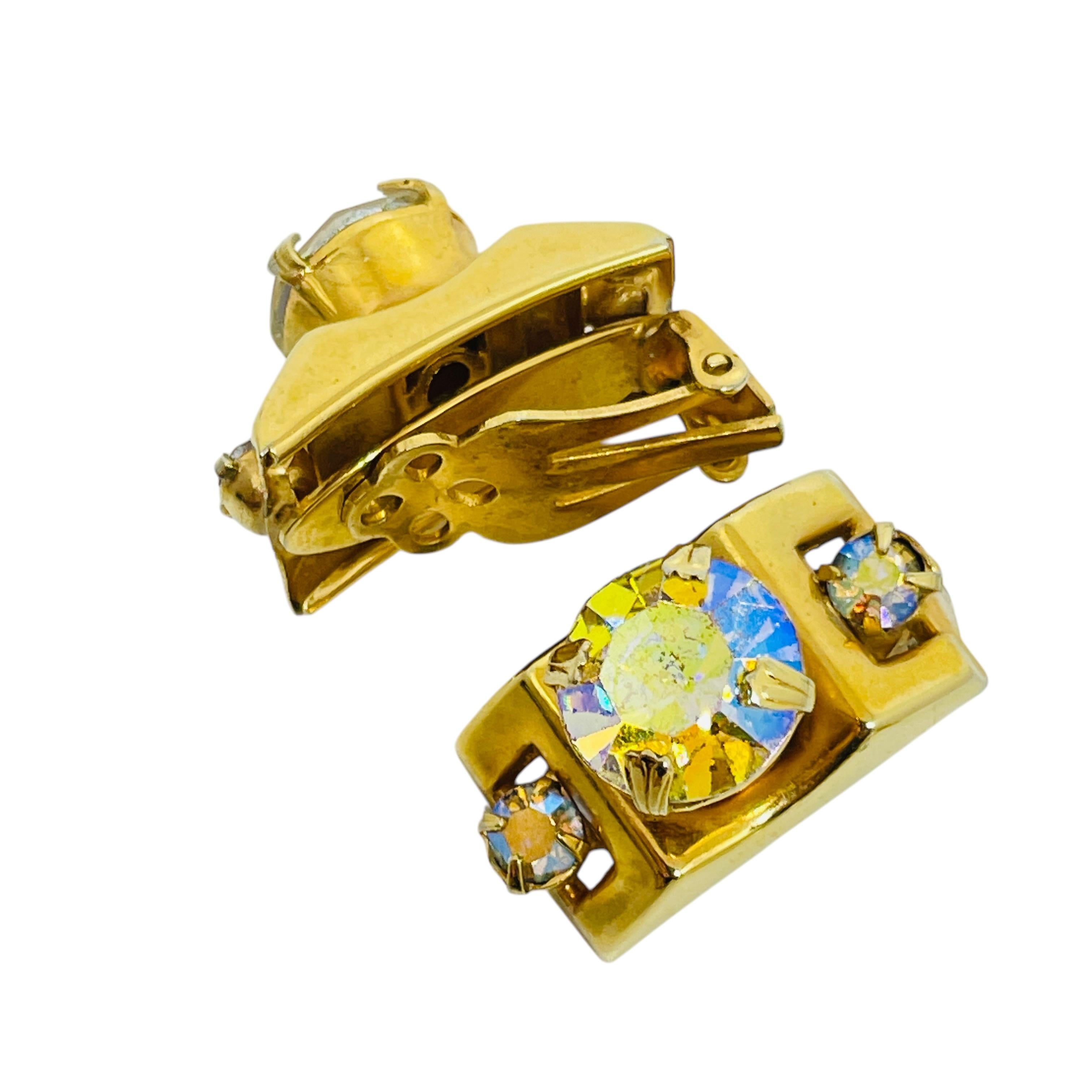 Vintage gold tone aurora borealis glass stones designer clip on earrings In Good Condition For Sale In Palos Hills, IL
