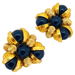 Orecchini a clip vintage di design con perline nere e tonalità dorate