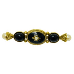 Vintage gold tone black cabs faux pearls designer brooch