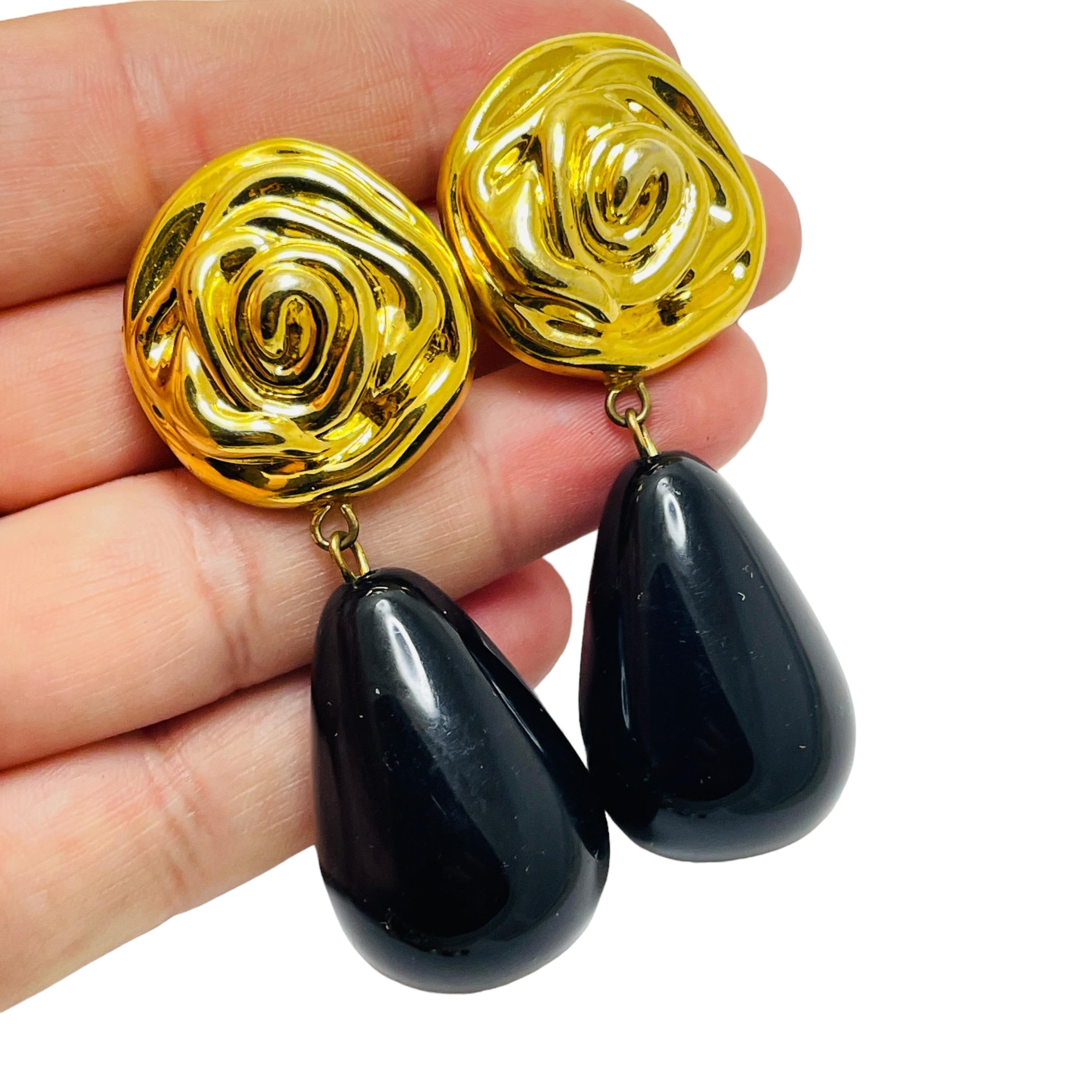 De las mujeres Pendientes de clip de diseño vintage con gota negra en tono dorado en venta