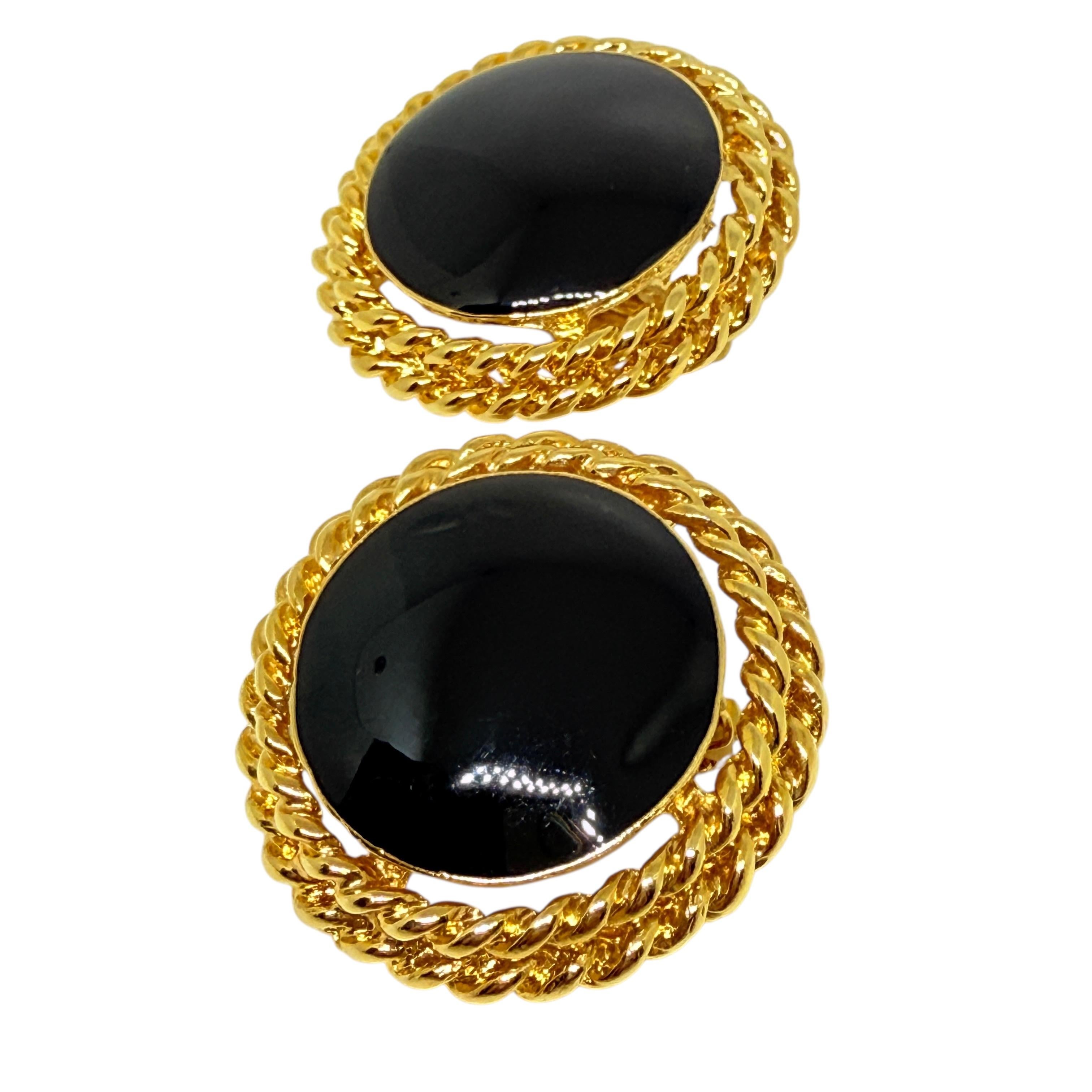 Vintage Gold Ton schwarz Emaille Designer 80er Jahre Clip auf Ohrringe für Damen oder Herren im Angebot