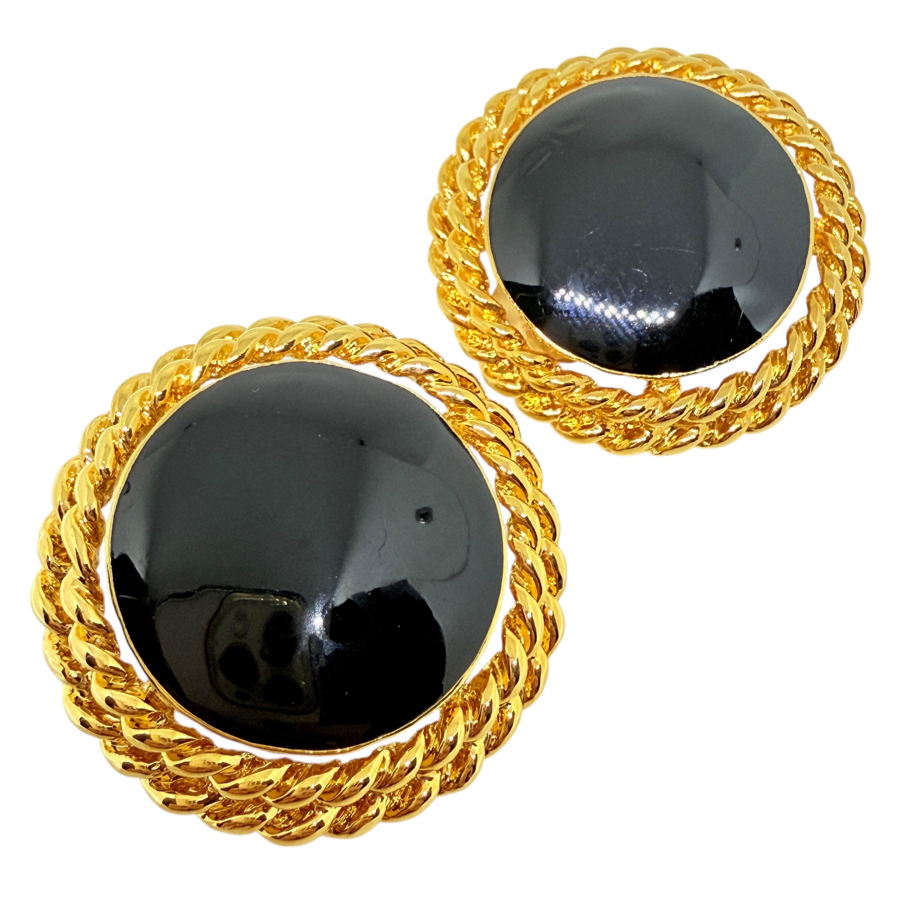 Vintage Gold Ton schwarz Emaille Designer 80er Jahre Clip auf Ohrringe im Angebot 1