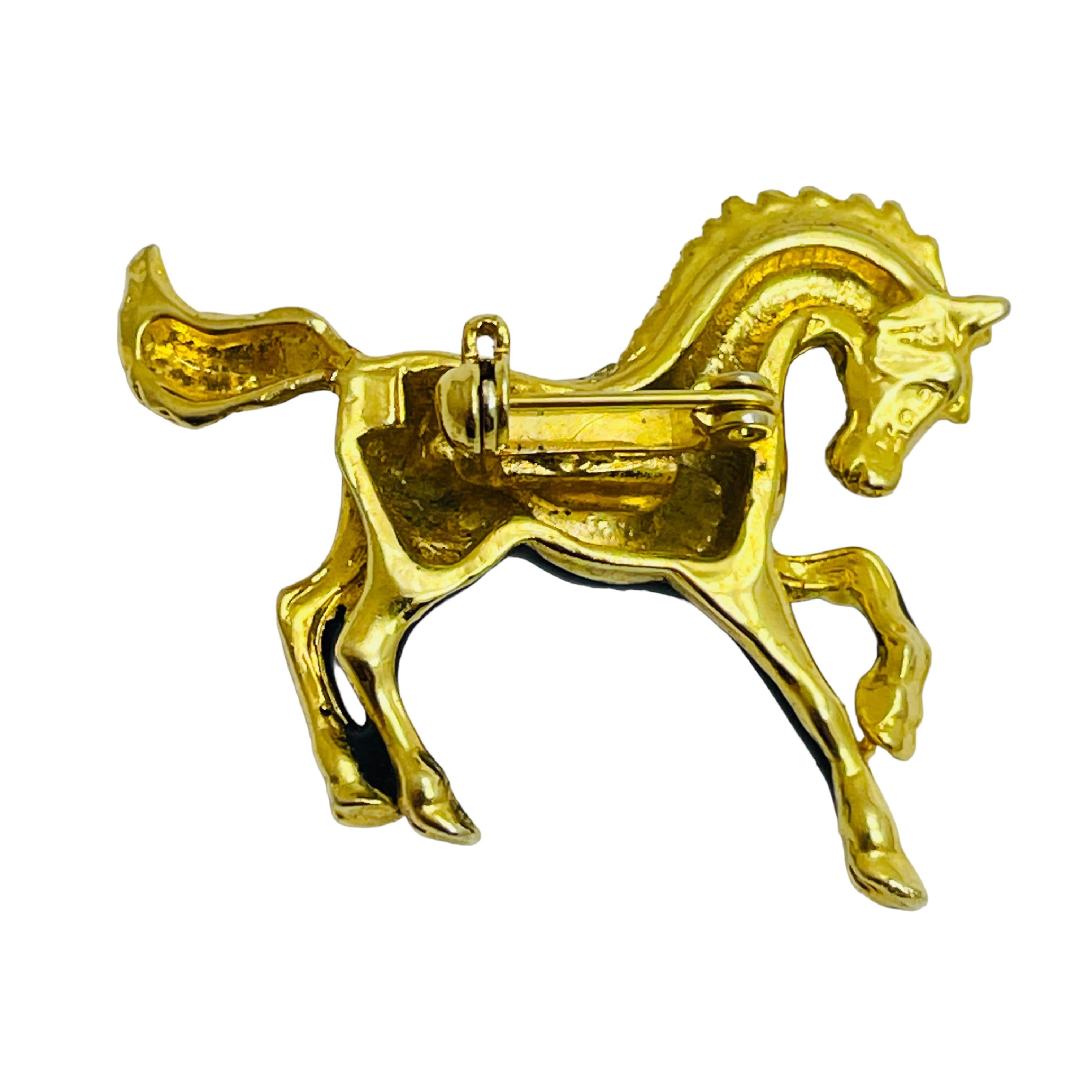 Vintage gold tone black enamel horse figural designer brooch In Good Condition For Sale In Palos Hills, IL