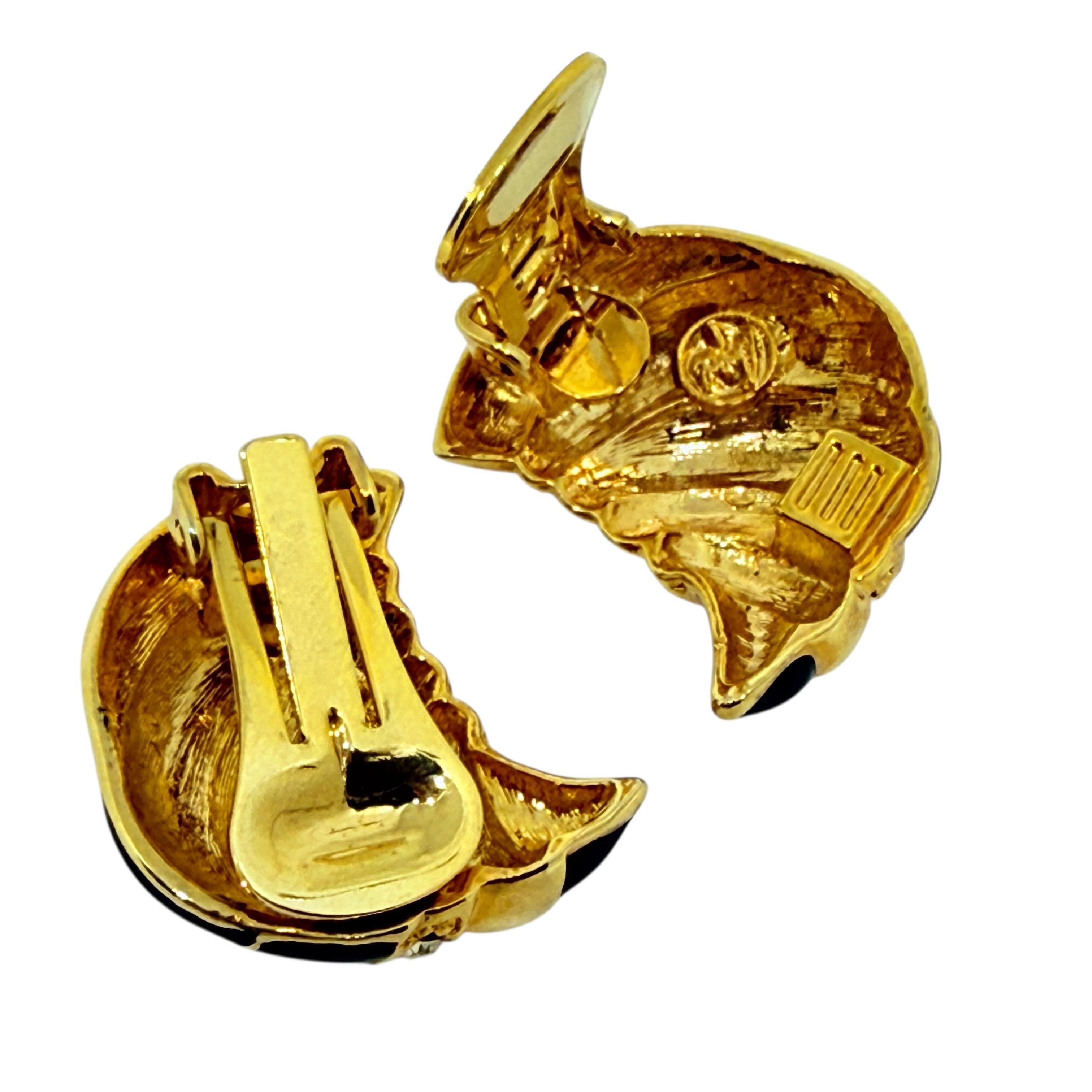 Orecchini a clip d'epoca in oro, smalto nero e strass di design In condizioni buone in vendita a Palos Hills, IL
