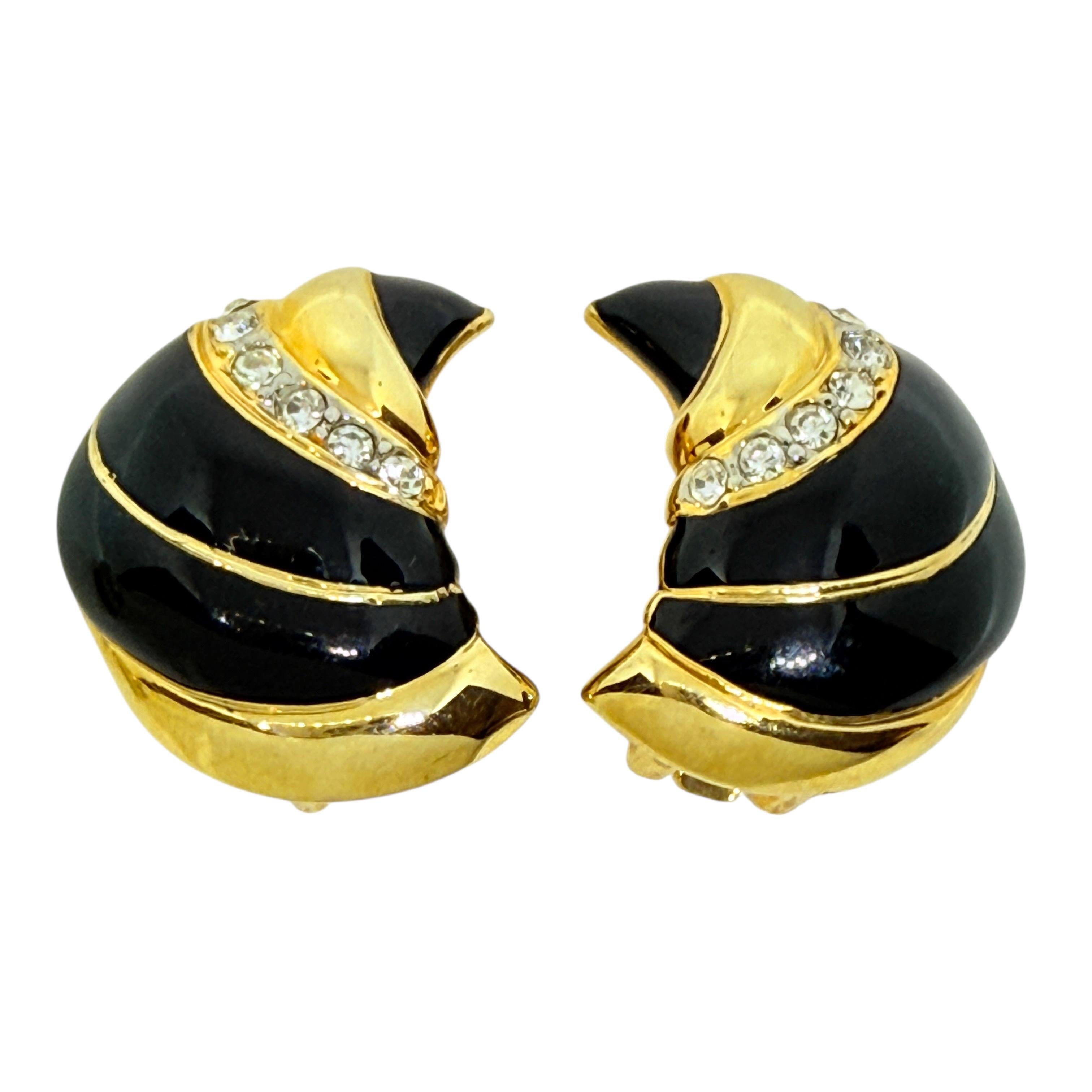 Orecchini a clip d'epoca in oro, smalto nero e strass di design in vendita 2