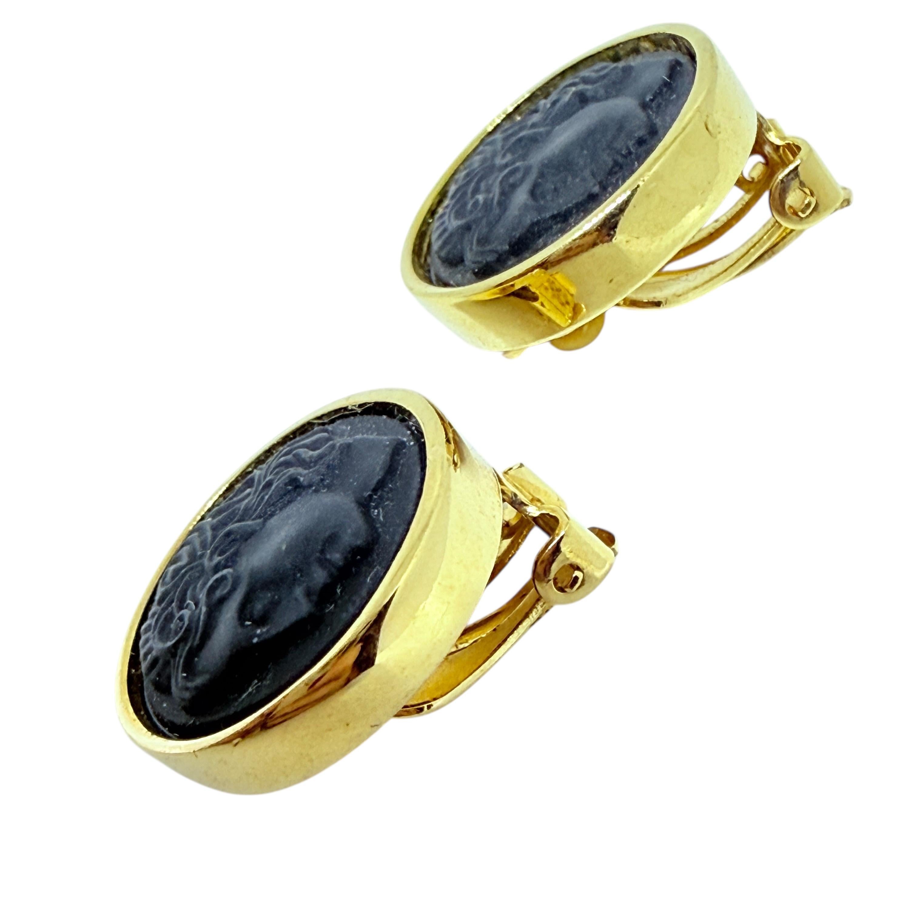 da uomo o donna Orecchini a clip etruschi in vetro nero d'epoca, tono oro, di design in vendita