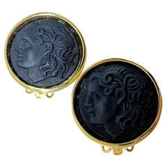 Orecchini a clip etruschi in vetro nero d
epoca, tono oro, di design