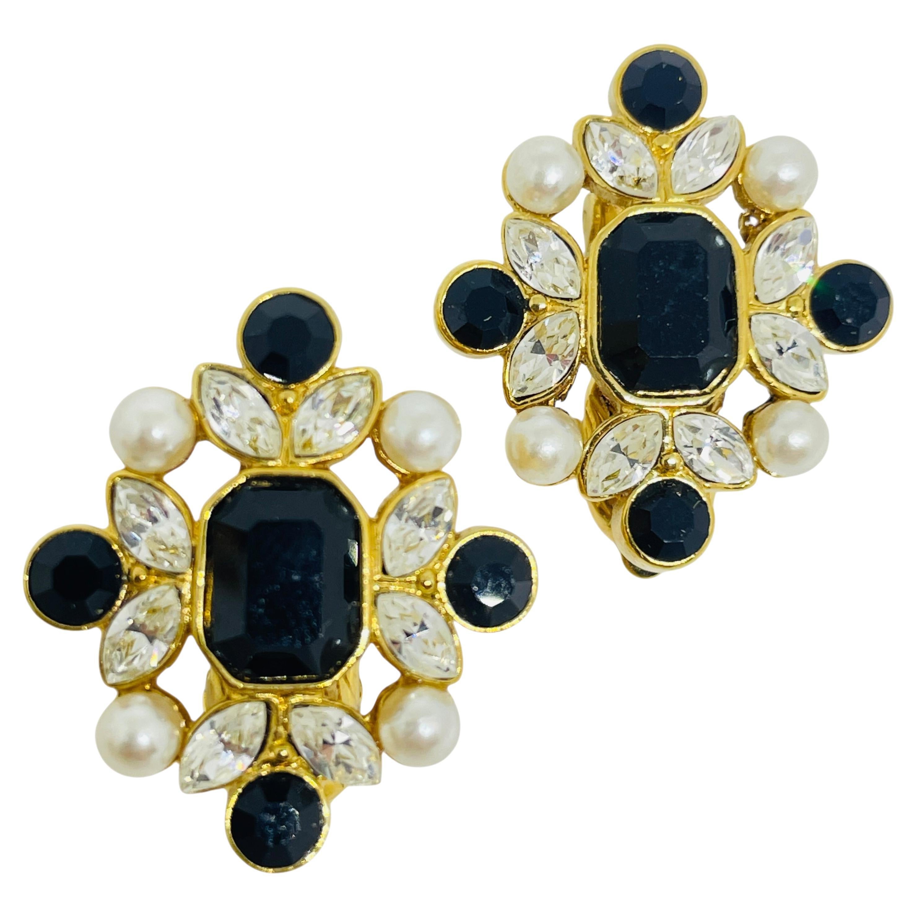Orecchini a clip di design vintage con strass di vetro nero tono oro