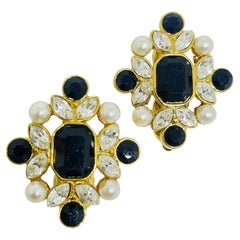 Orecchini a clip di design vintage con strass di vetro nero tono oro