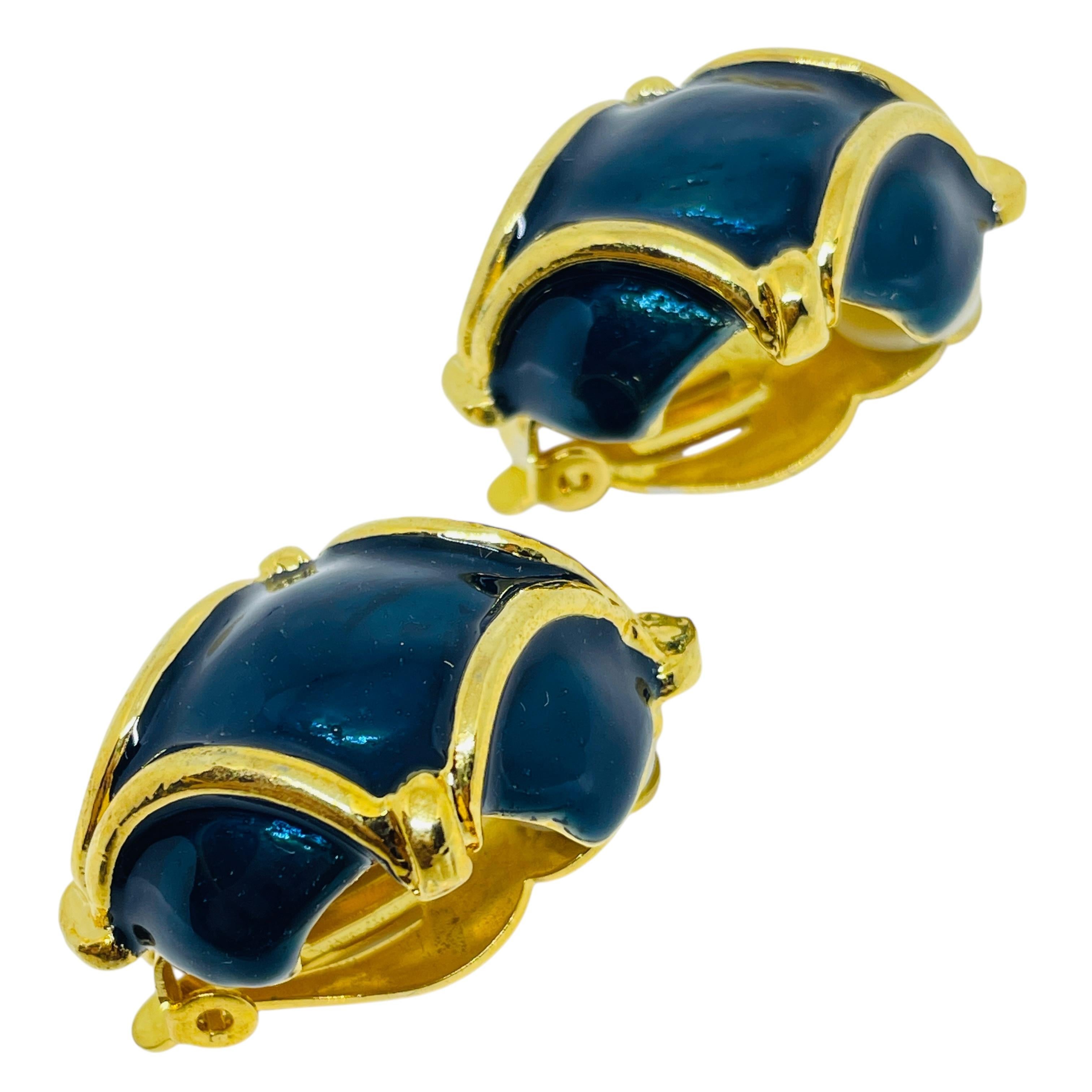 Vintage Gold Ton blau Emaille Designer 80er Jahre Clip auf Ohrringe für Damen oder Herren im Angebot