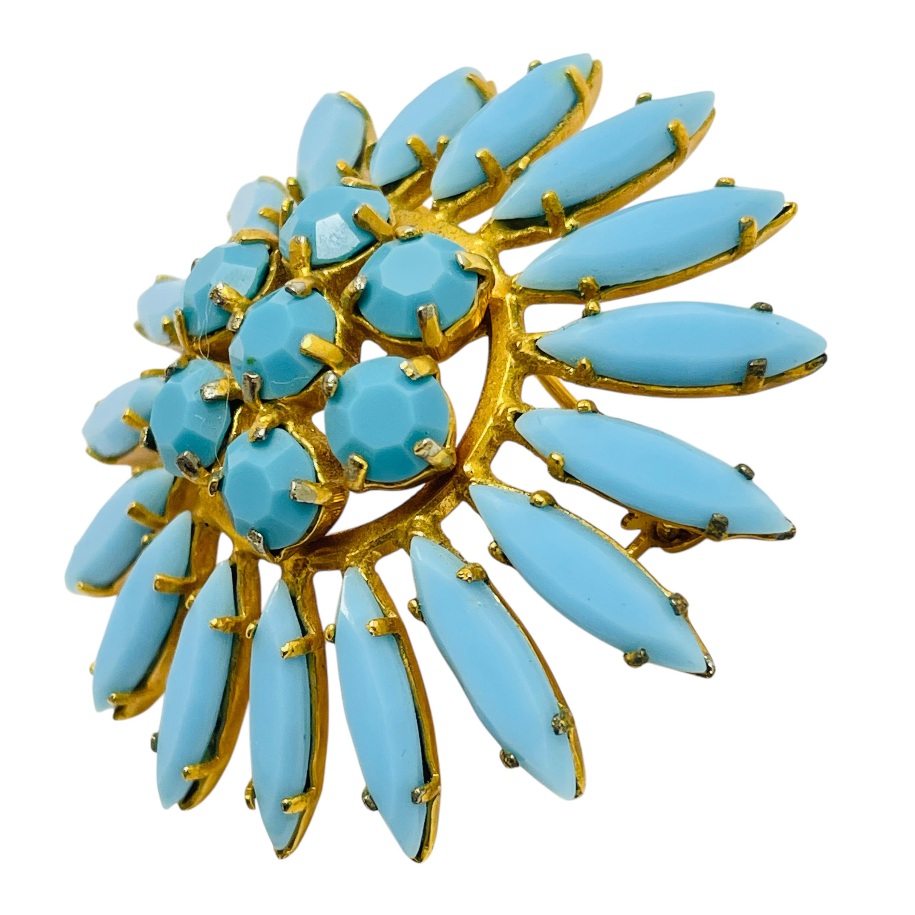 DETAILS

• unsigned  

• gold tone with rhinestones

• vintage designer brooch 

MEASUREMENTS  

• 

CONDITION

•  very good vintage condition with minimal signs of wear 

 Sku 49

❤️❤️  VINTAGE DESIGNER JEWELRY ❤️❤️

❤️❤️  ALEXANDER’S BOUTIQUE 