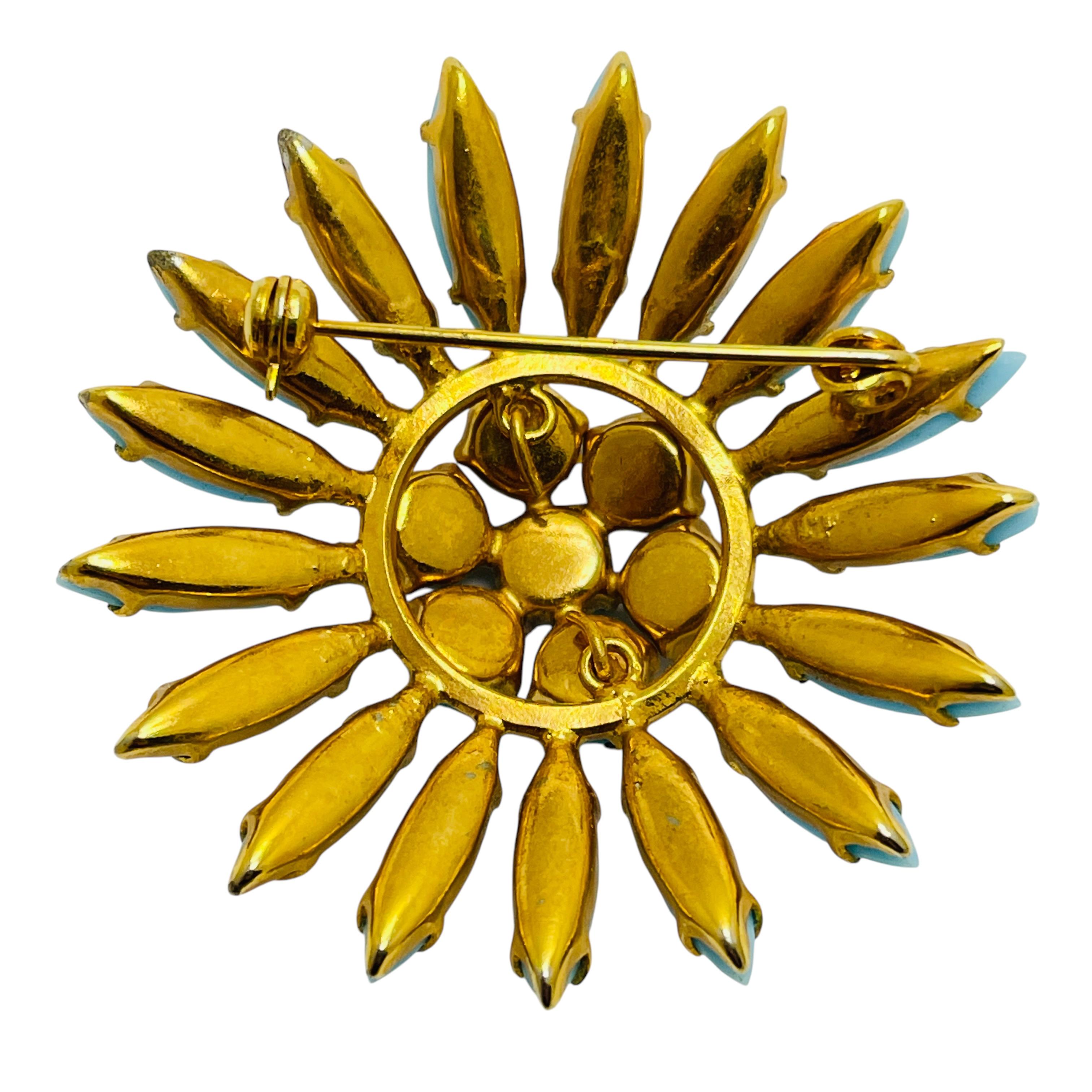 Vintage gold tone blue navette flower designer brooch In Good Condition For Sale In Palos Hills, IL