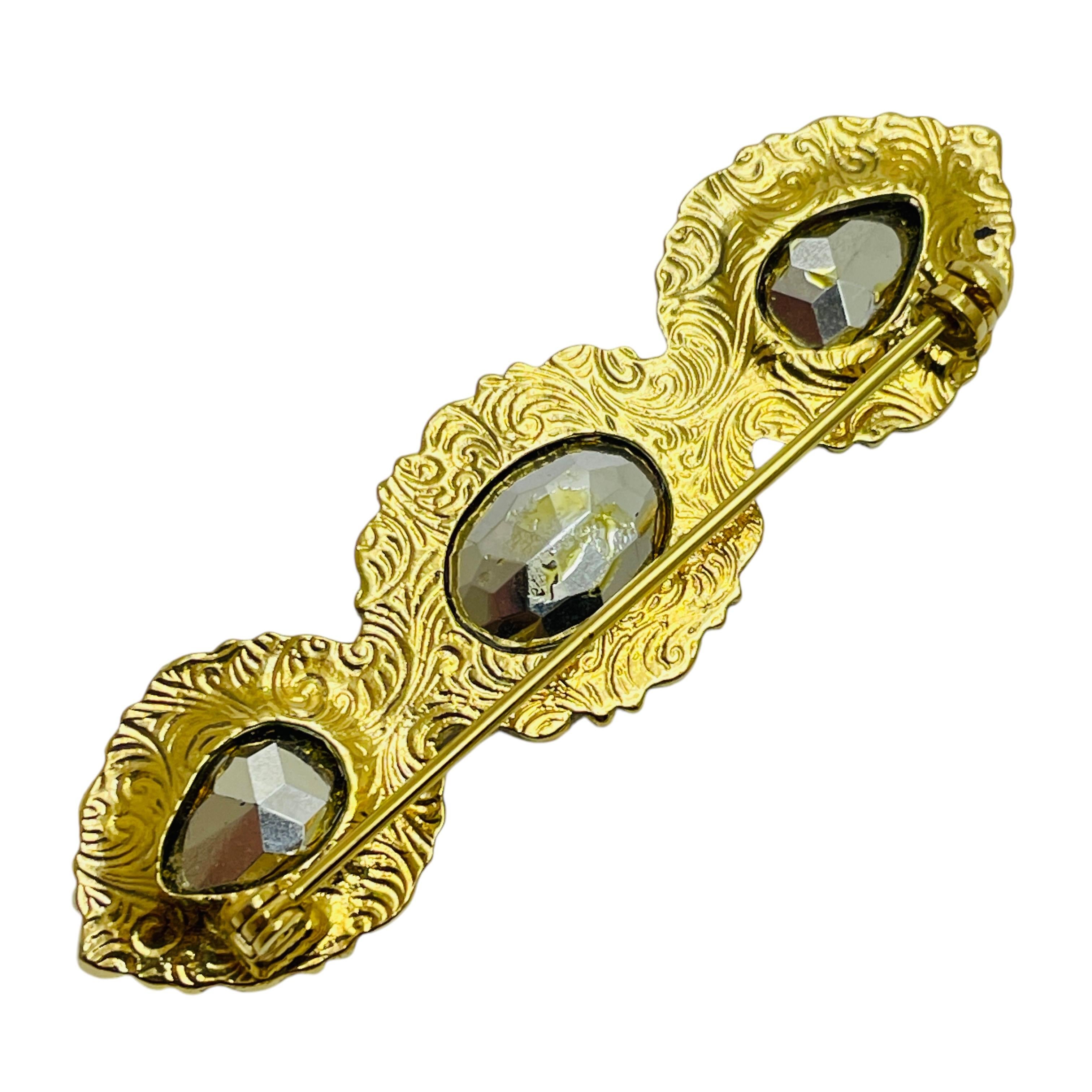 Broche de diseño vintage de cristal azul púrpura en tono dorado en Bueno estado para la venta en Palos Hills, IL