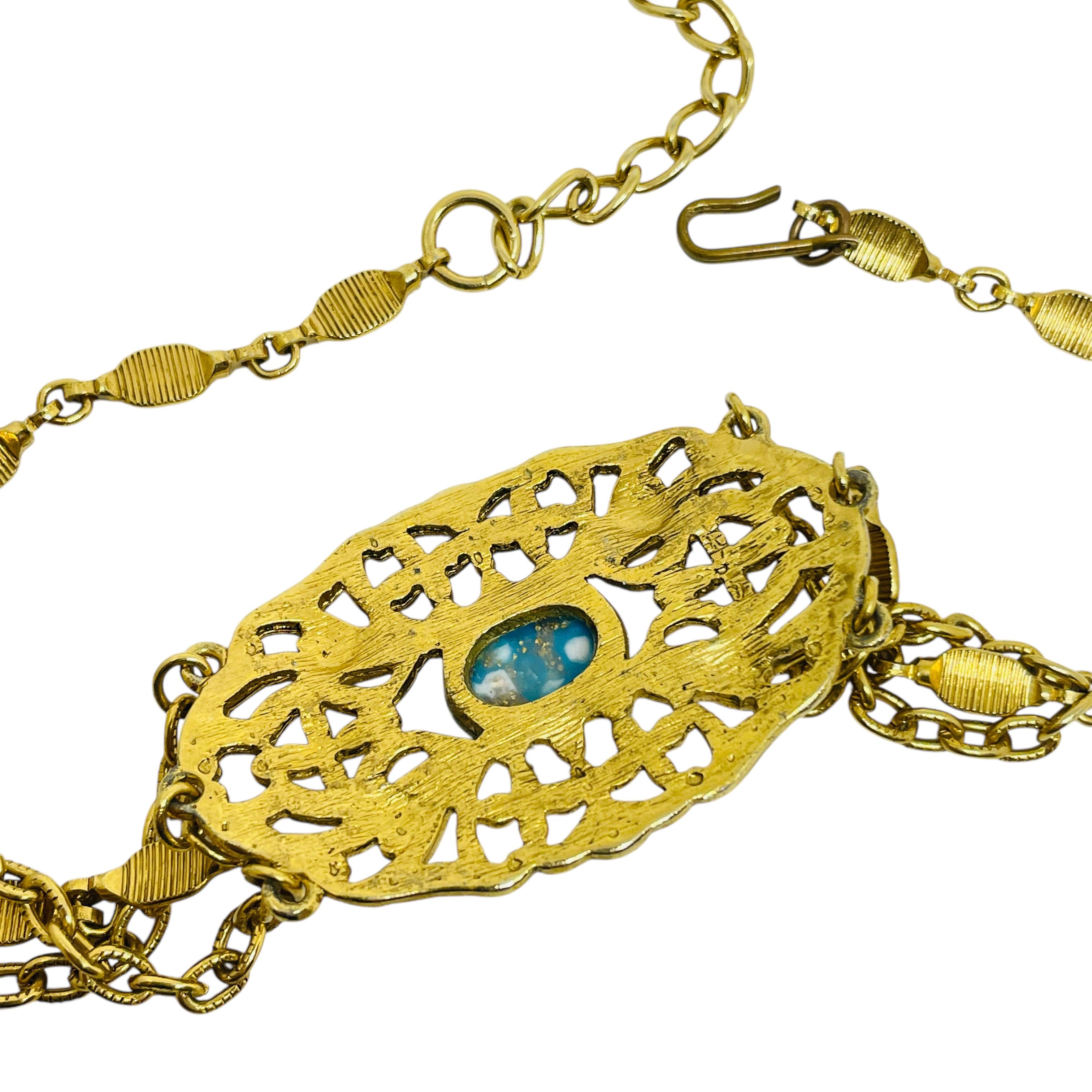 Collana vintage con cabochon di vetro bianco e blu in tonalità oro, firmata choker in vendita 1