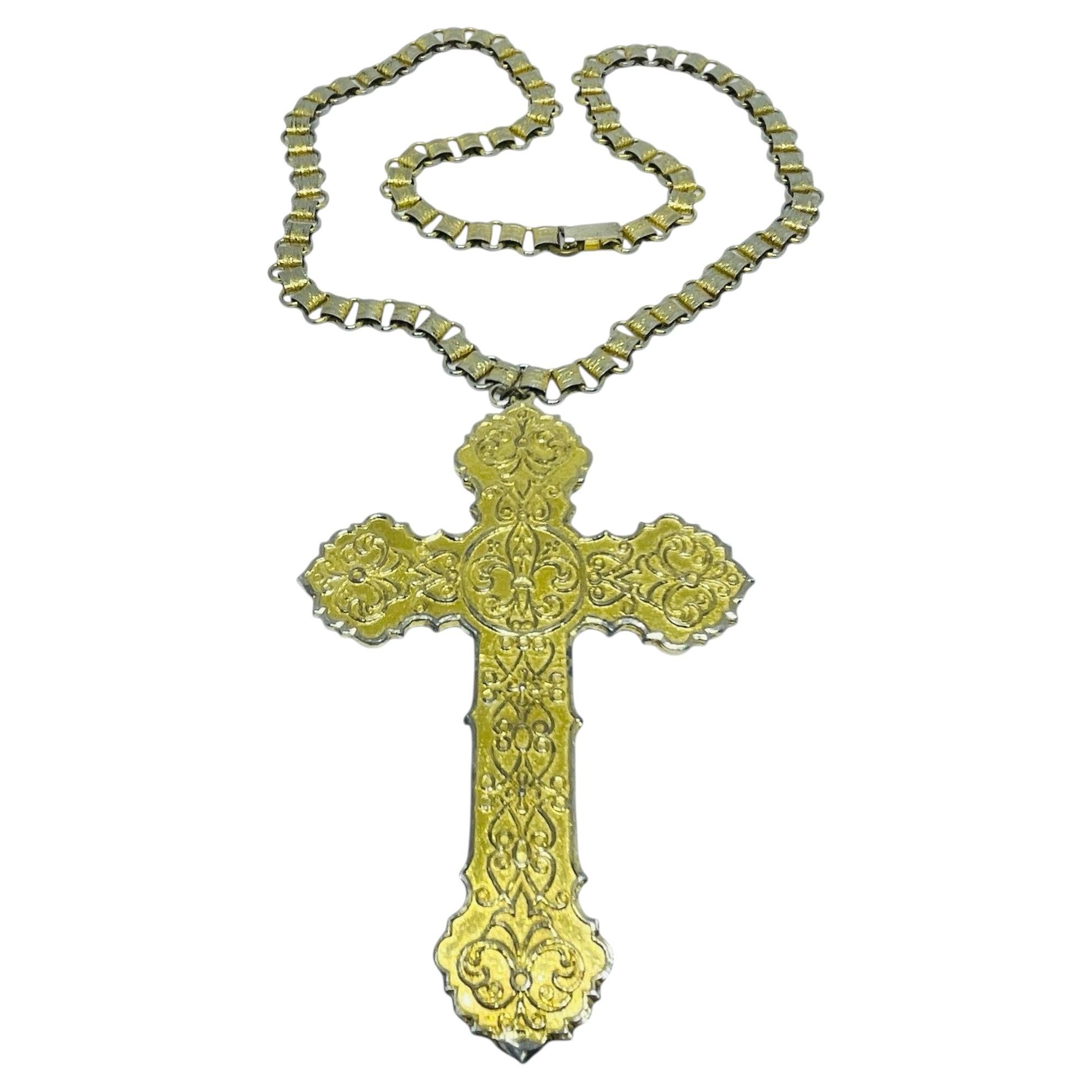 Vintage gold tone book chain large cross pendant necklace For Sale