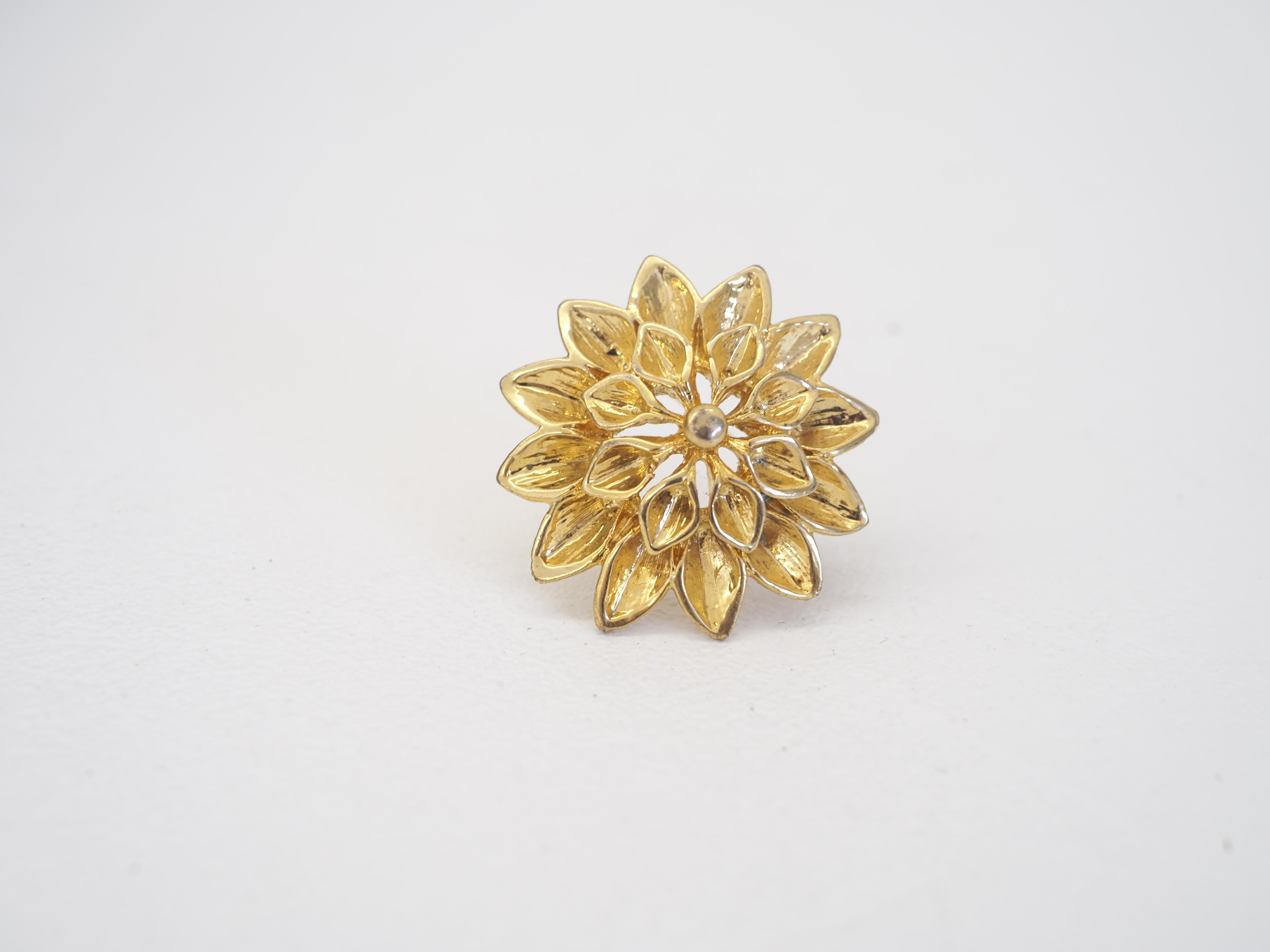 Vintage gold tone brooch In Good Condition For Sale In Capri, IT
