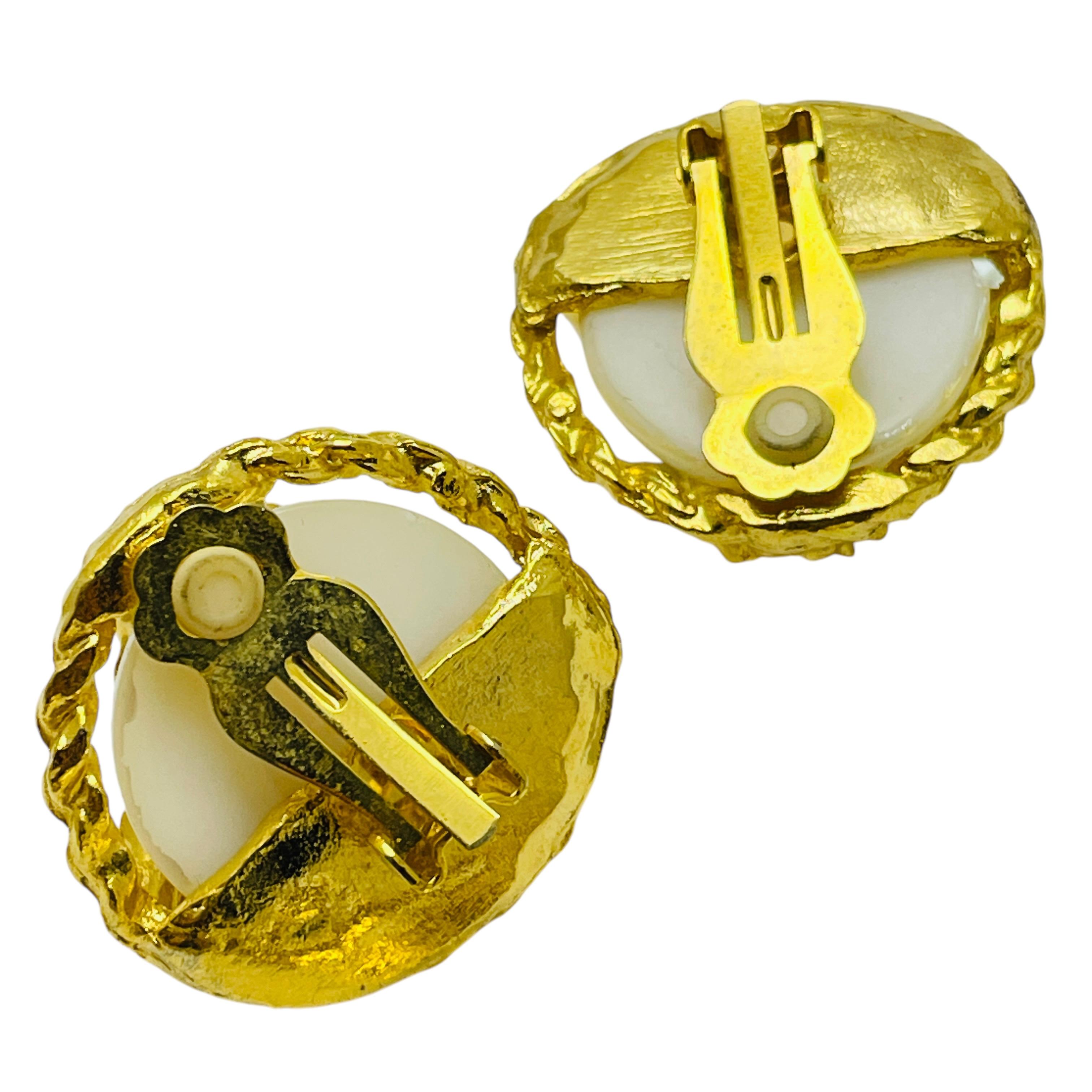 Pendientes de clip de diseño masivo con perlas enjauladas en tono dorado vintage en Bueno estado para la venta en Palos Hills, IL