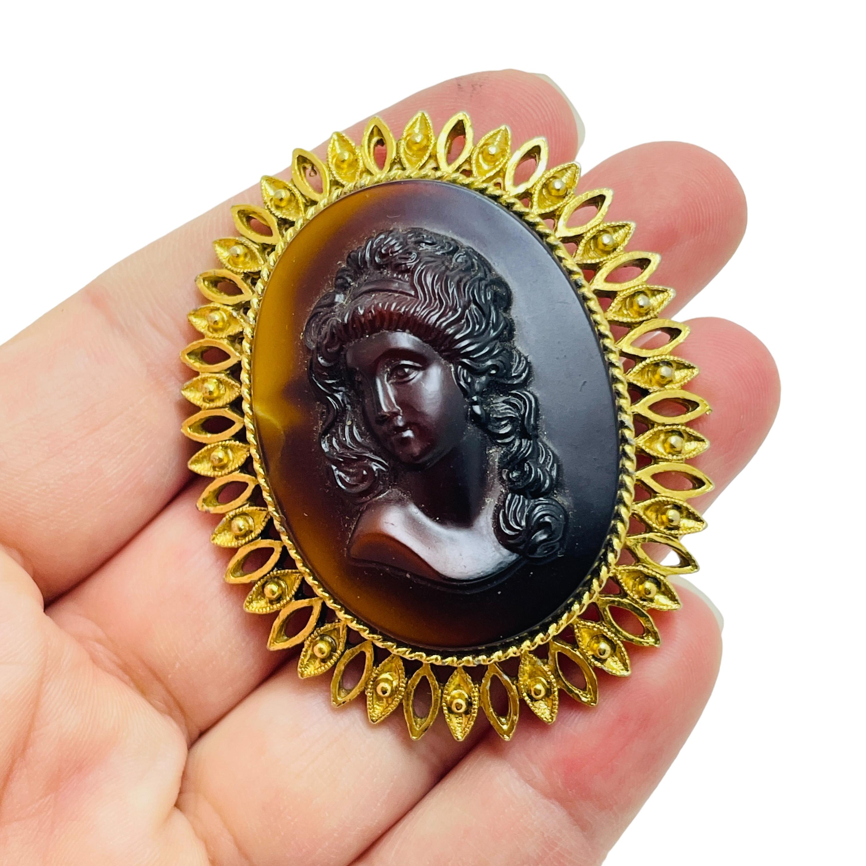 Women's Vintage gold tone cameo designer brooch For Sale