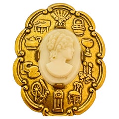Vintage gold tone cameo designer brooch