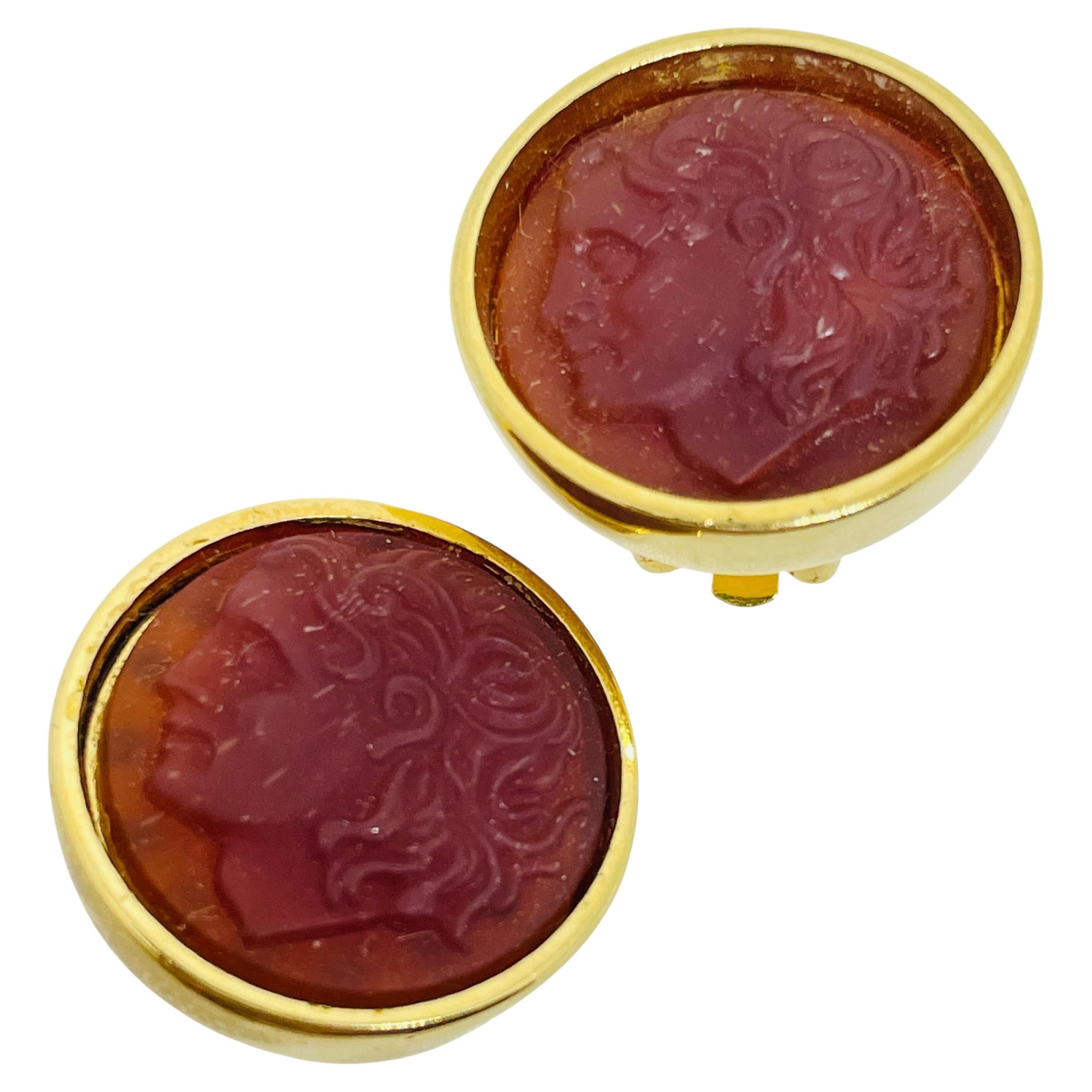 Orecchini a clip etruschi in vetro corniola tono oro d
epoca