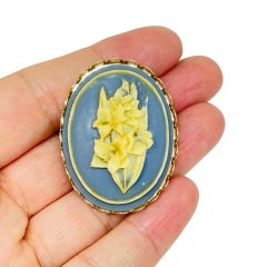 Vintage gold tone carved celluloid flower cameo brooch