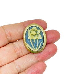 Vintage gold tone carved celluloid flower cameo brooch