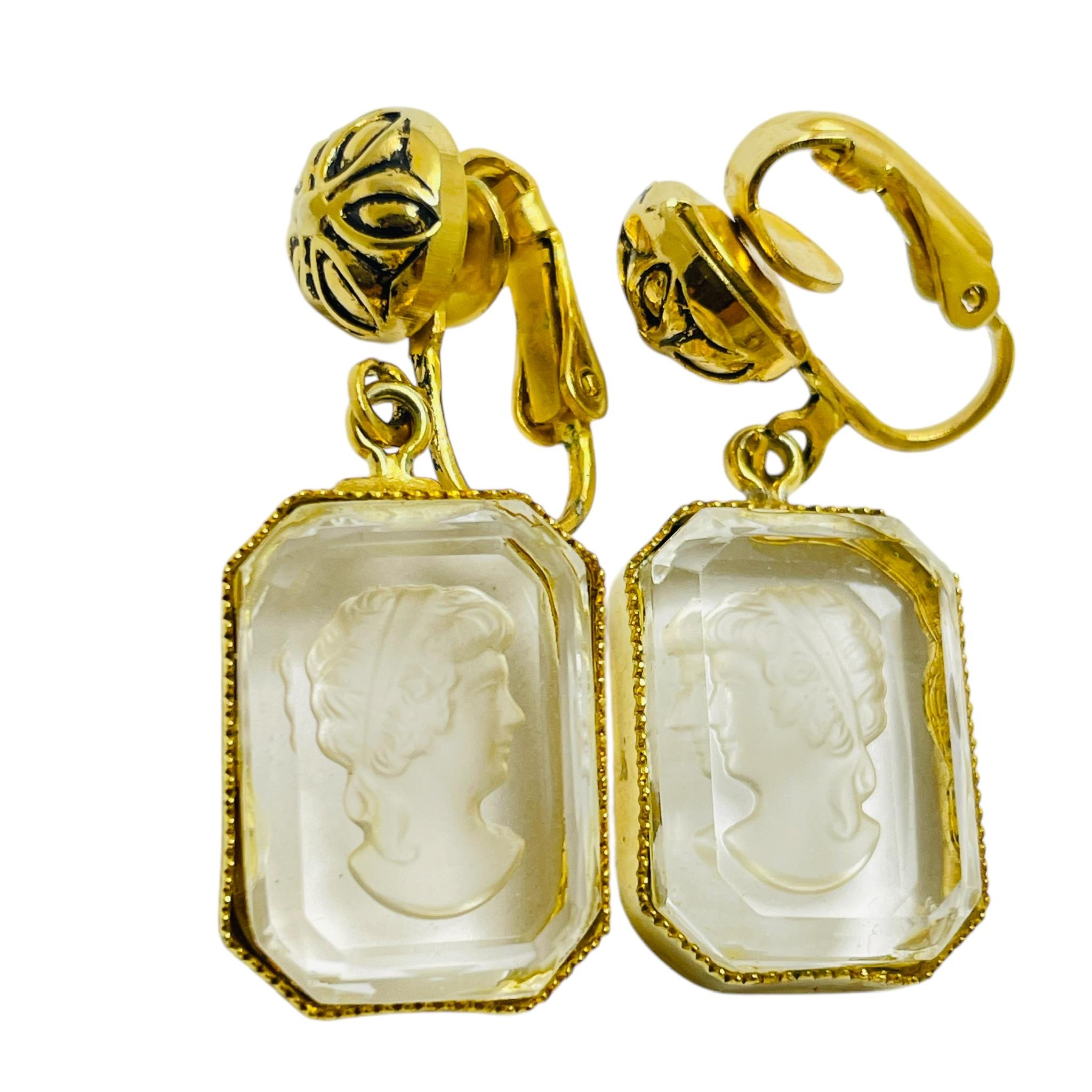 Vintage gold tone carved glass cameo necklace bracelet earrings set For Sale 4