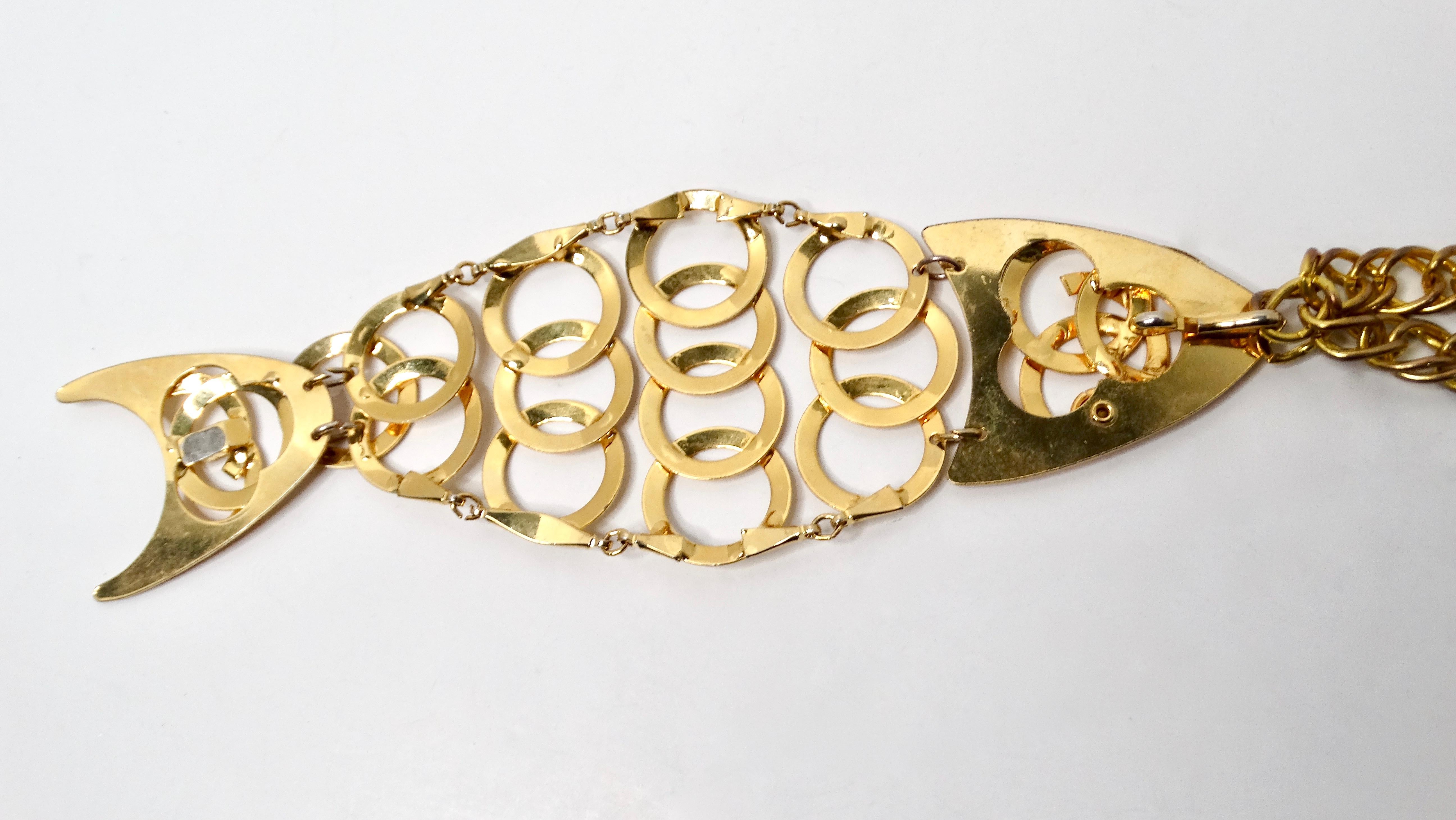 Collier vintage à maillons de chaîne en or avec pendentif poisson sculptural en mouvement en vente 1